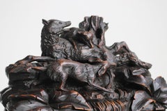 Antiguo joyero suizo del siglo XIX Black Forest Lebreles y lobos tallados a mano