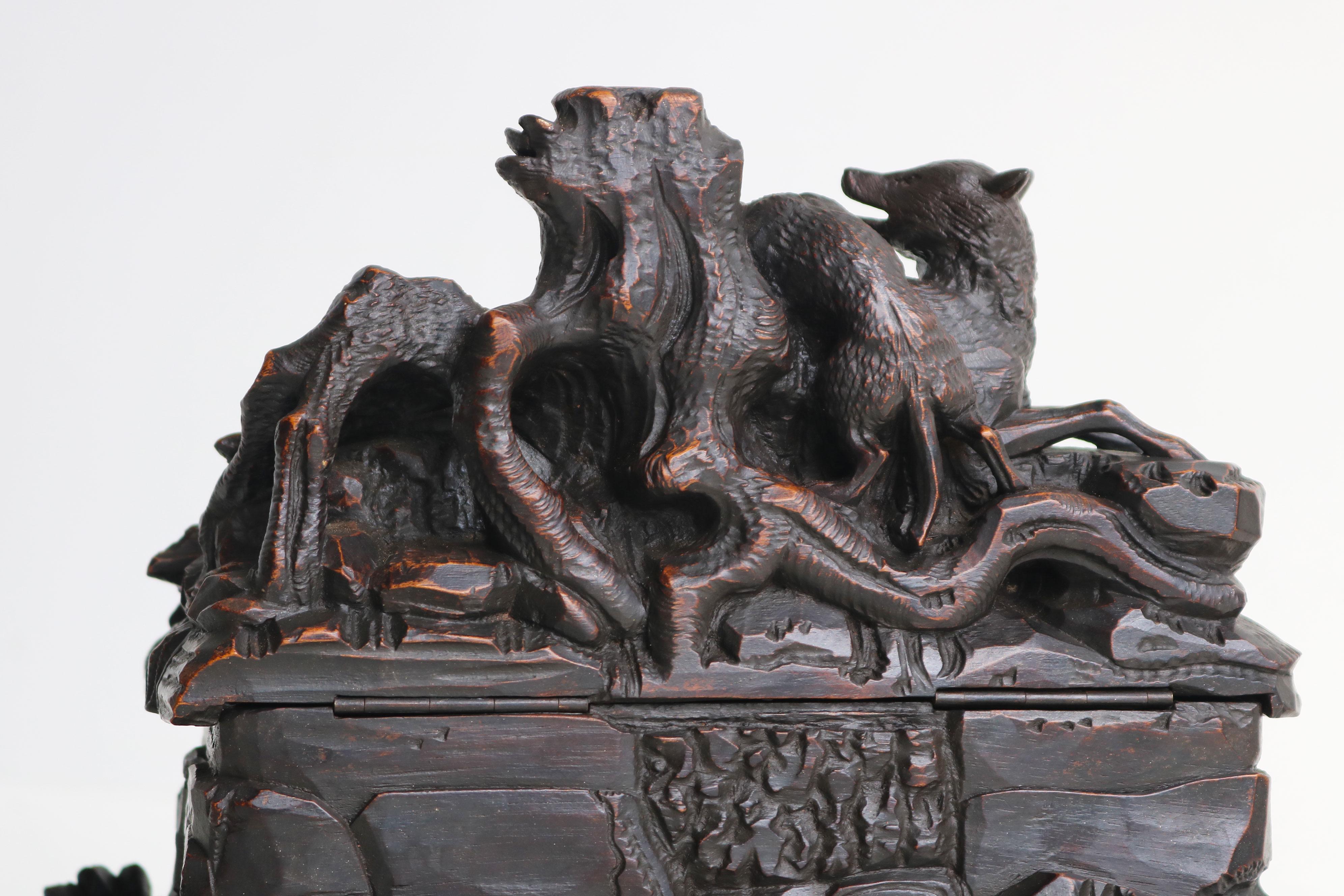 Antique swiss 19th century Black Forest jewelry box Hounds & Wolf hand carved In Good Condition For Sale In Ijzendijke, NL