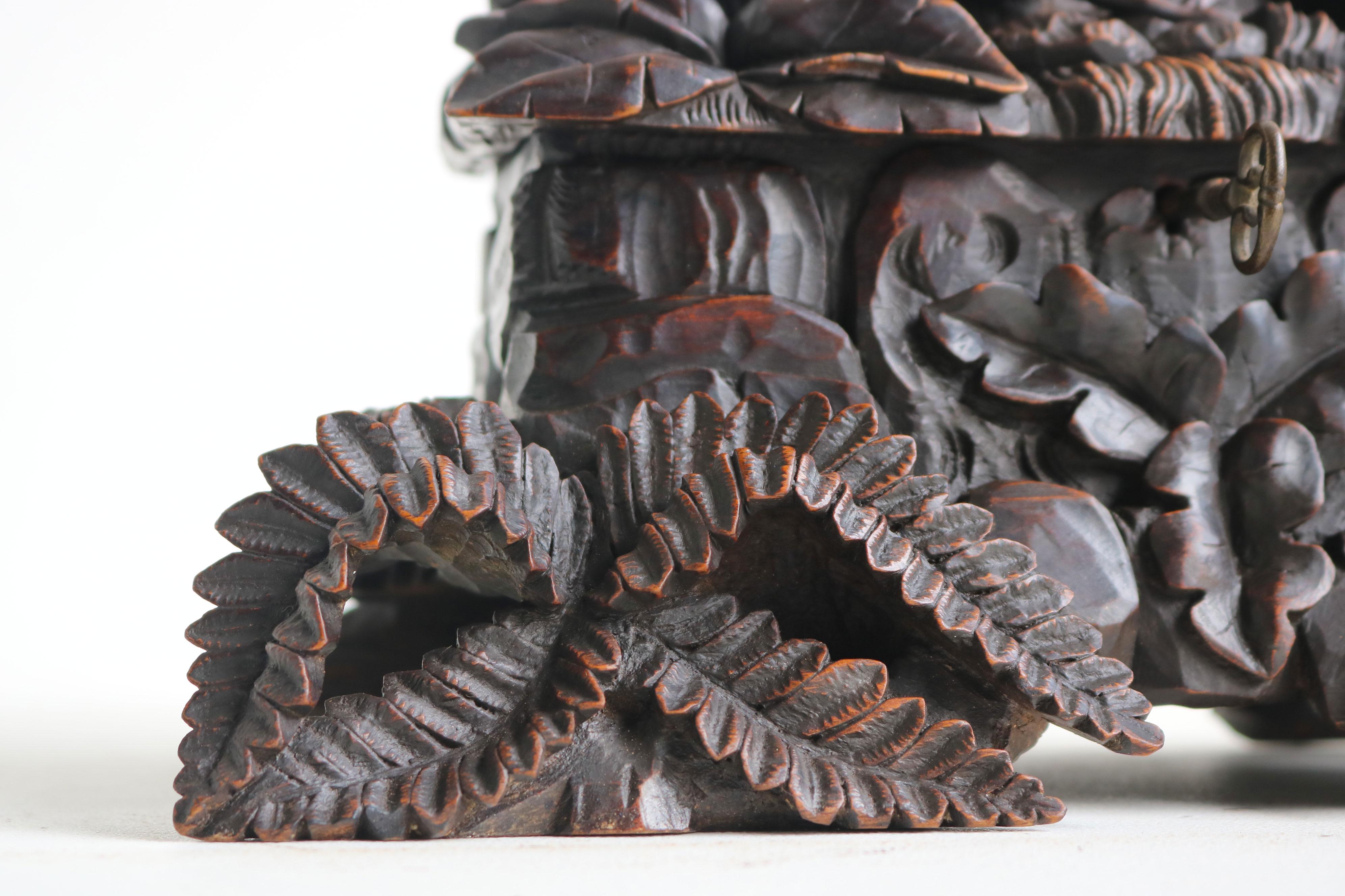 Antique swiss 19th century Black Forest jewelry box Hounds & Wolf hand carved For Sale 2