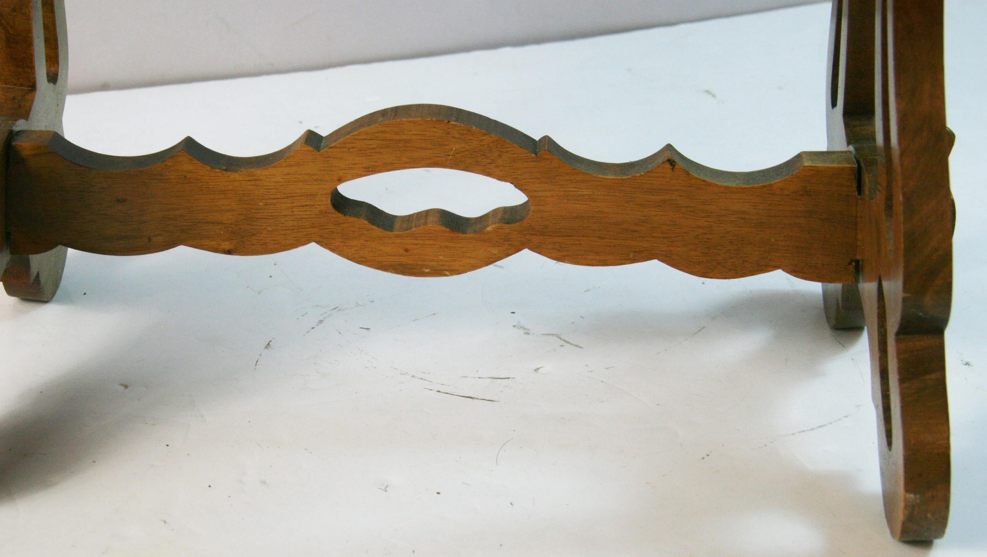 Tissu Ancienne Suisse alpine  Tabourets CUSTOM MADE (2 disponibles) en vente