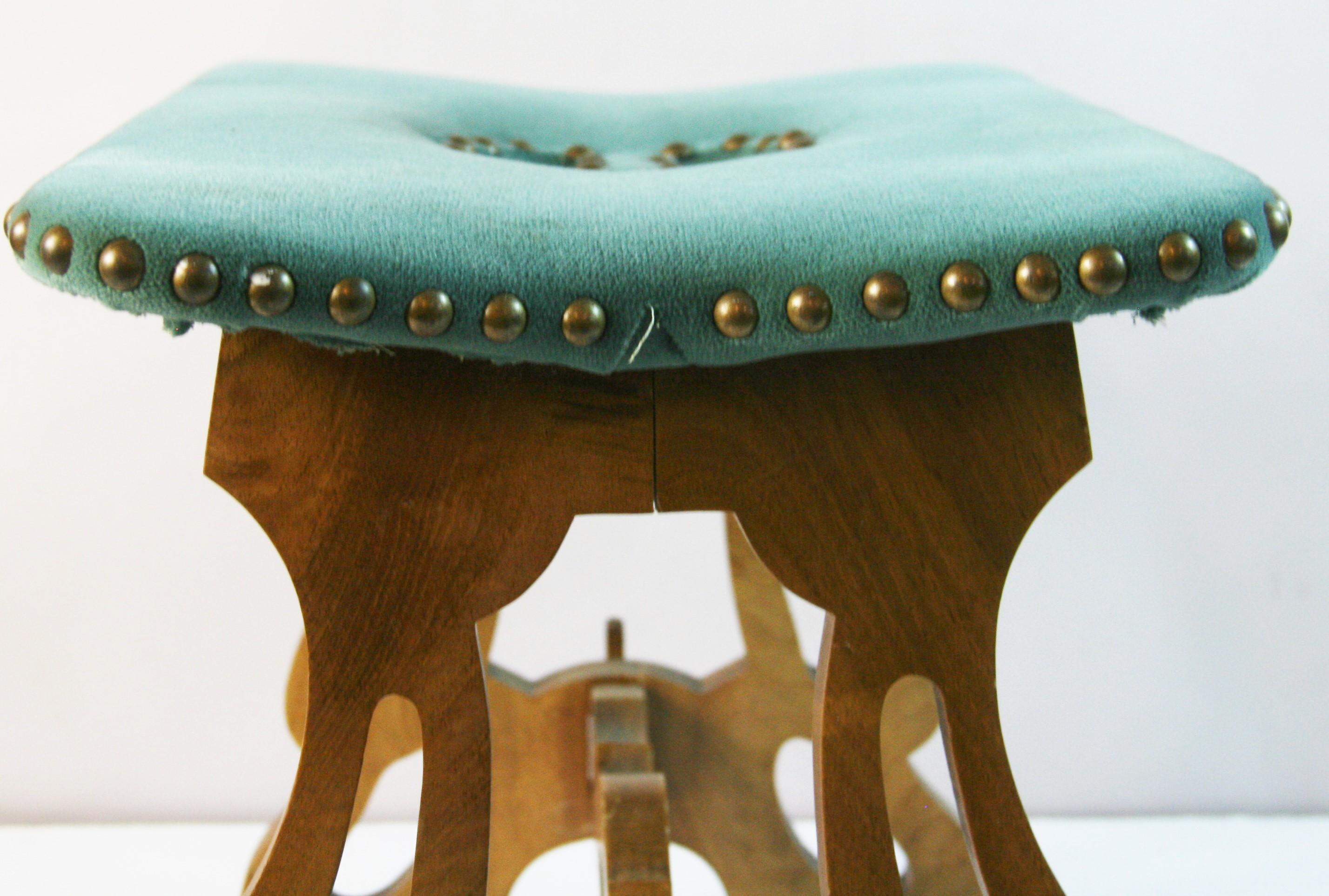 Ancienne Suisse alpine  Tabourets CUSTOM MADE (2 disponibles) en vente 2