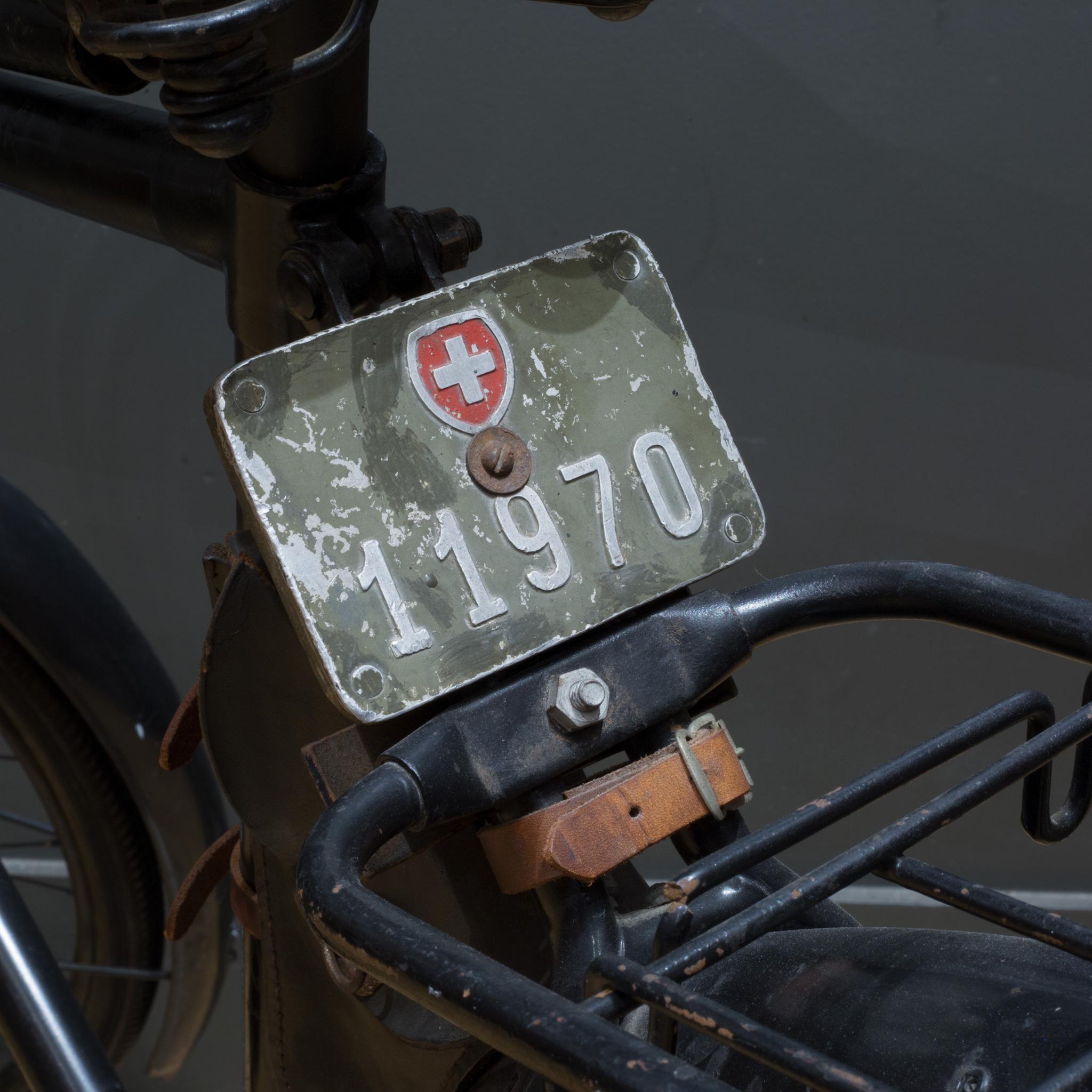 Antique Swiss Army MO-05 Bicycle, circa 1930-1940-Decorative Only In Good Condition For Sale In San Francisco, CA