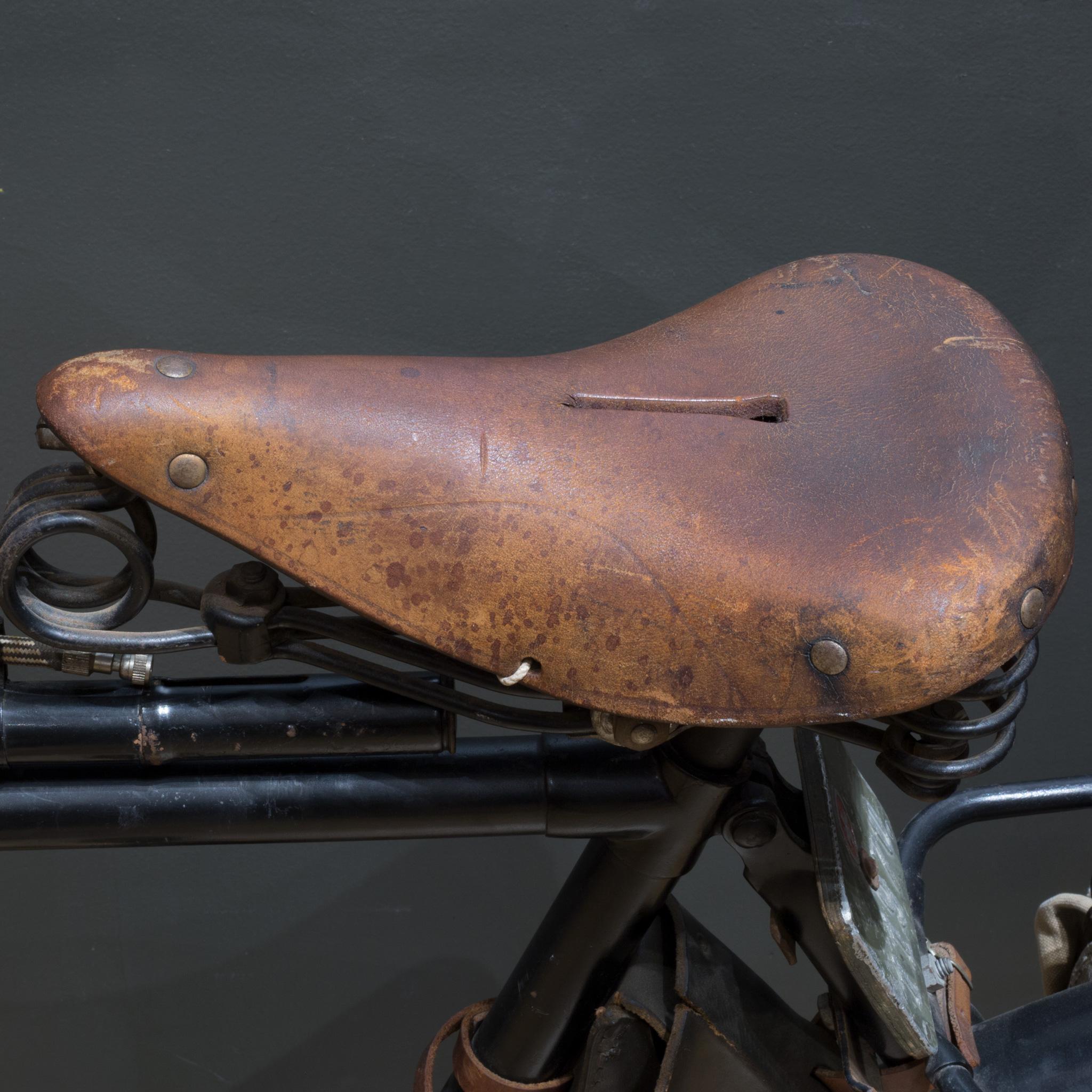 Ancienne bicyclette Swiss Army MO-05, circa 1930-1940 Bon état - En vente à San Francisco, CA