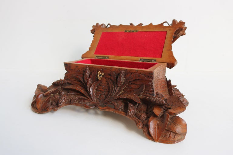 Antique Swiss Black Forest 19th Century Jewelry Box Hand Carved Birds Floral For Sale 7