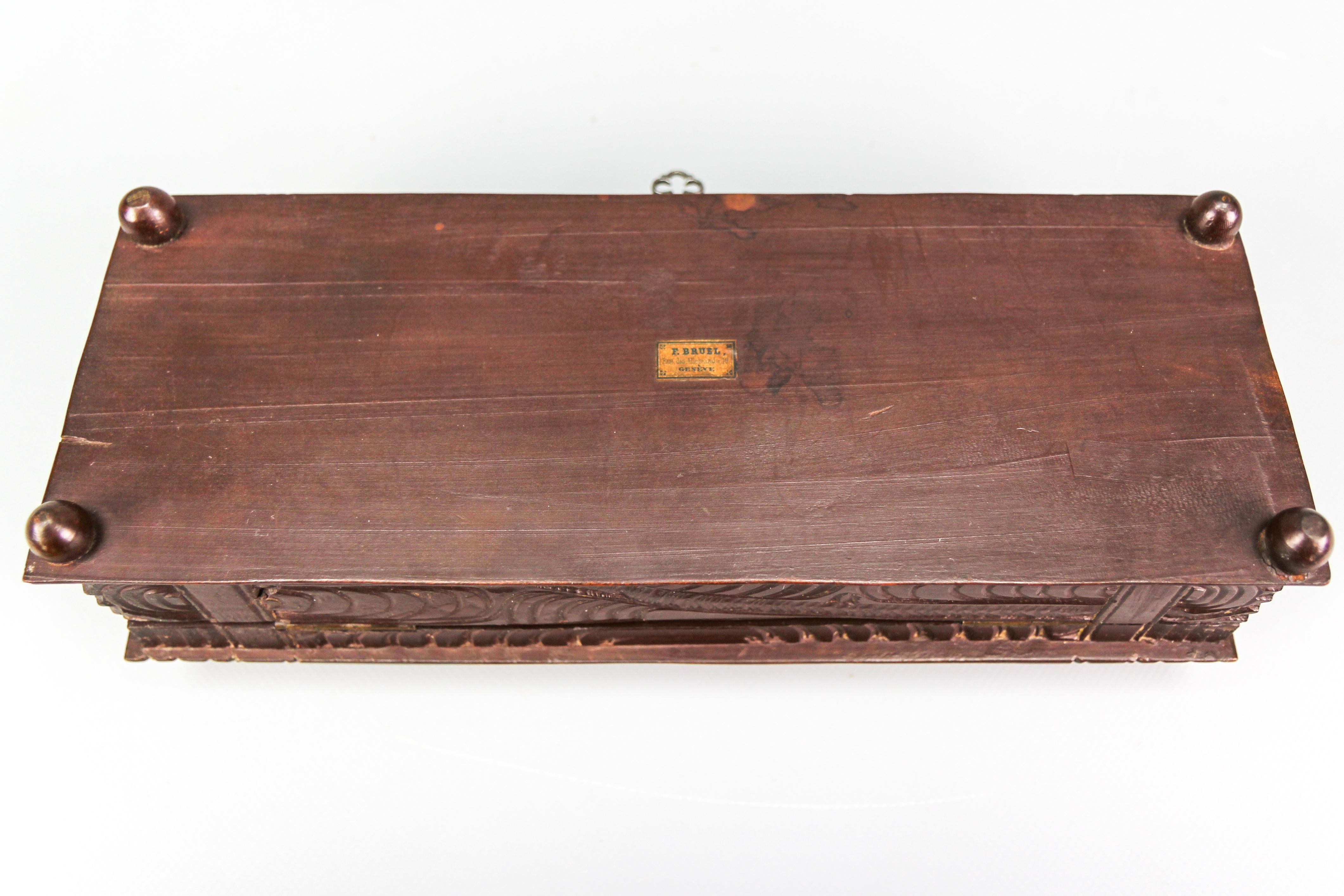 Antique Swiss Black Forest Dark Brown Carved Wood Glove Box, ca. 1900 For Sale 11