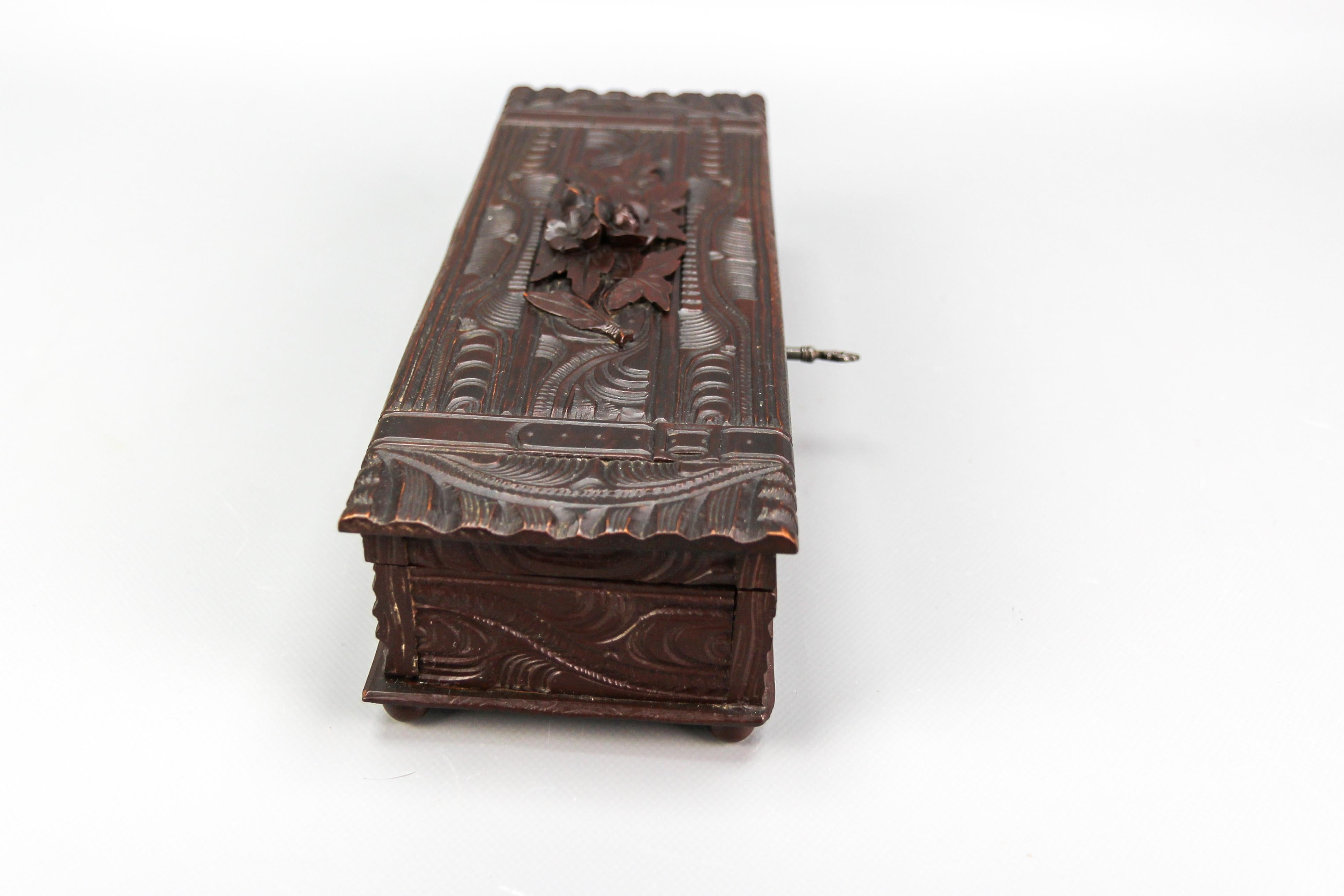 Antique Swiss Black Forest Dark Brown Carved Wood Glove Box, ca. 1900 For Sale 1