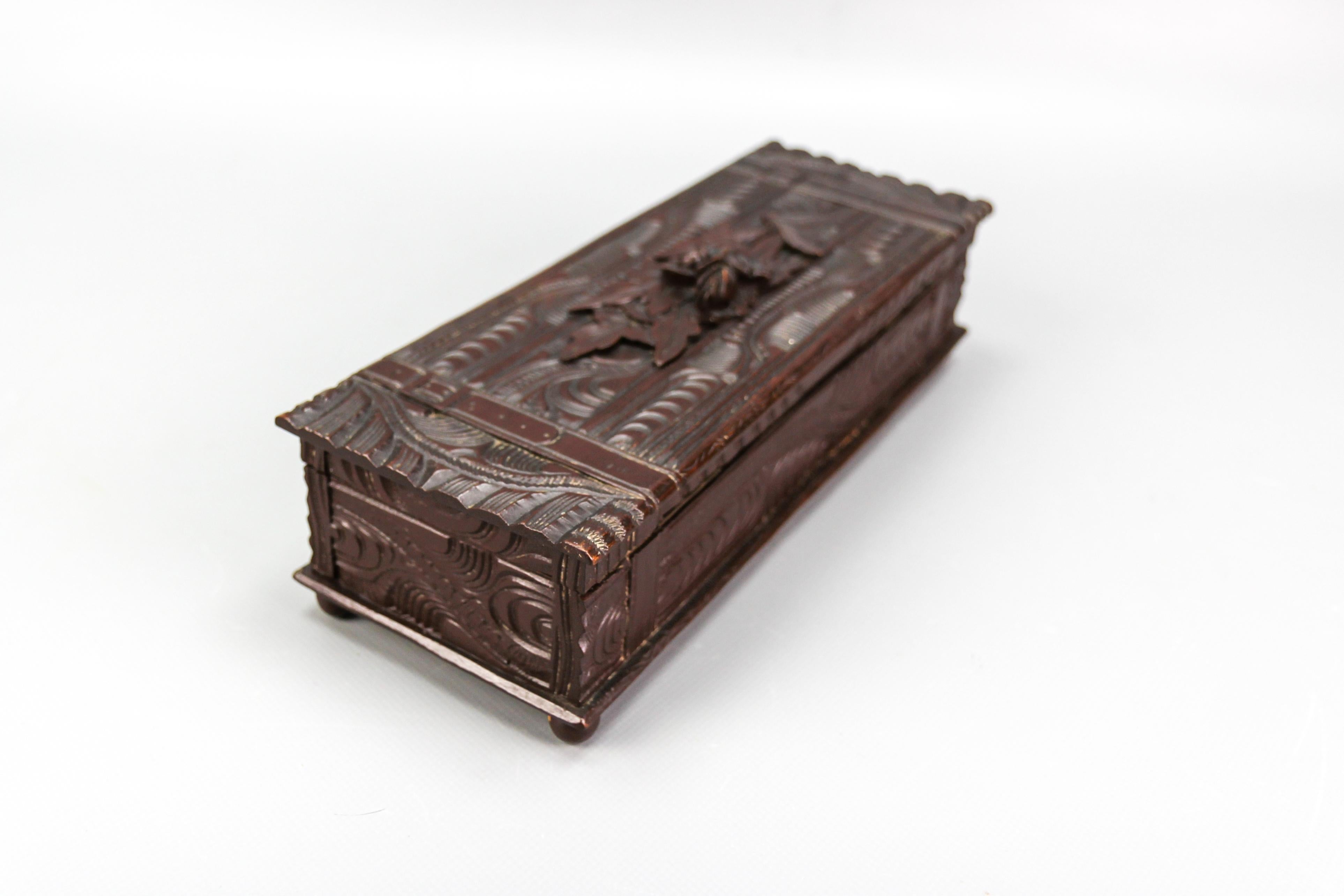Antique Swiss Black Forest Dark Brown Carved Wood Glove Box, ca. 1900 For Sale 4