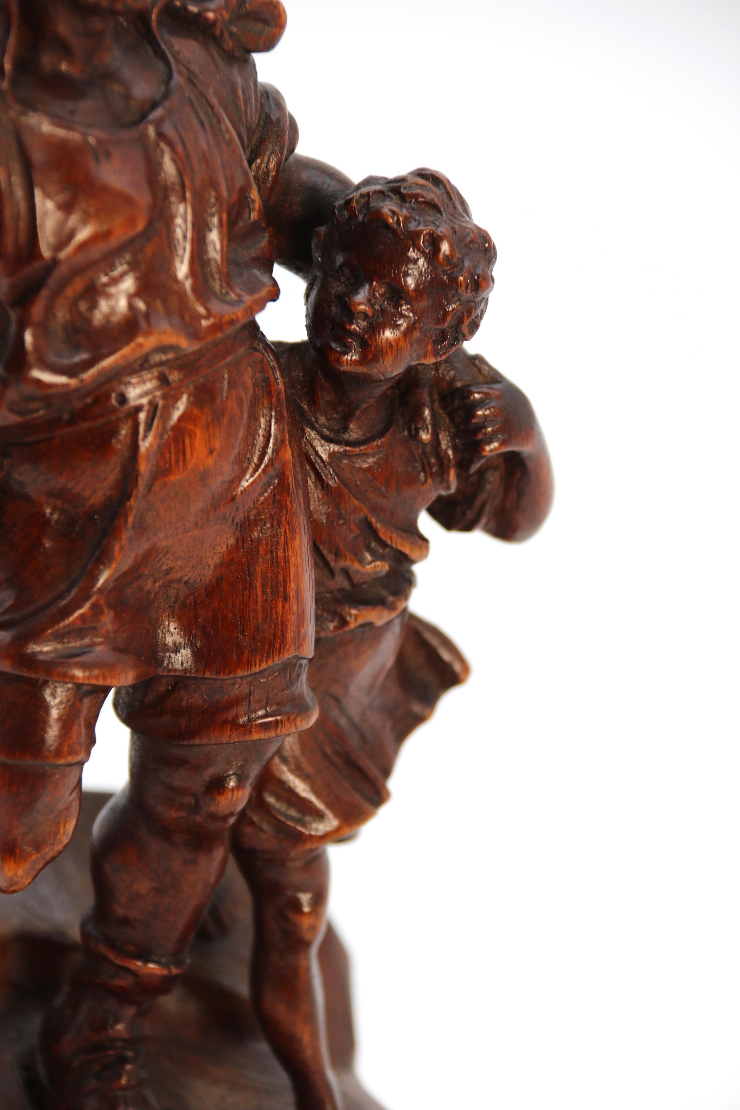 Antico studio in noce intagliato a mano della Black Forest svizzera raffigurante William Tell e suo figlio in vendita 6