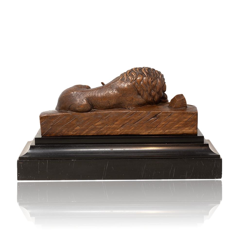 Antique Swiss Black Forest Wood and Marble Lucerne Lion Carving For Sale 1
