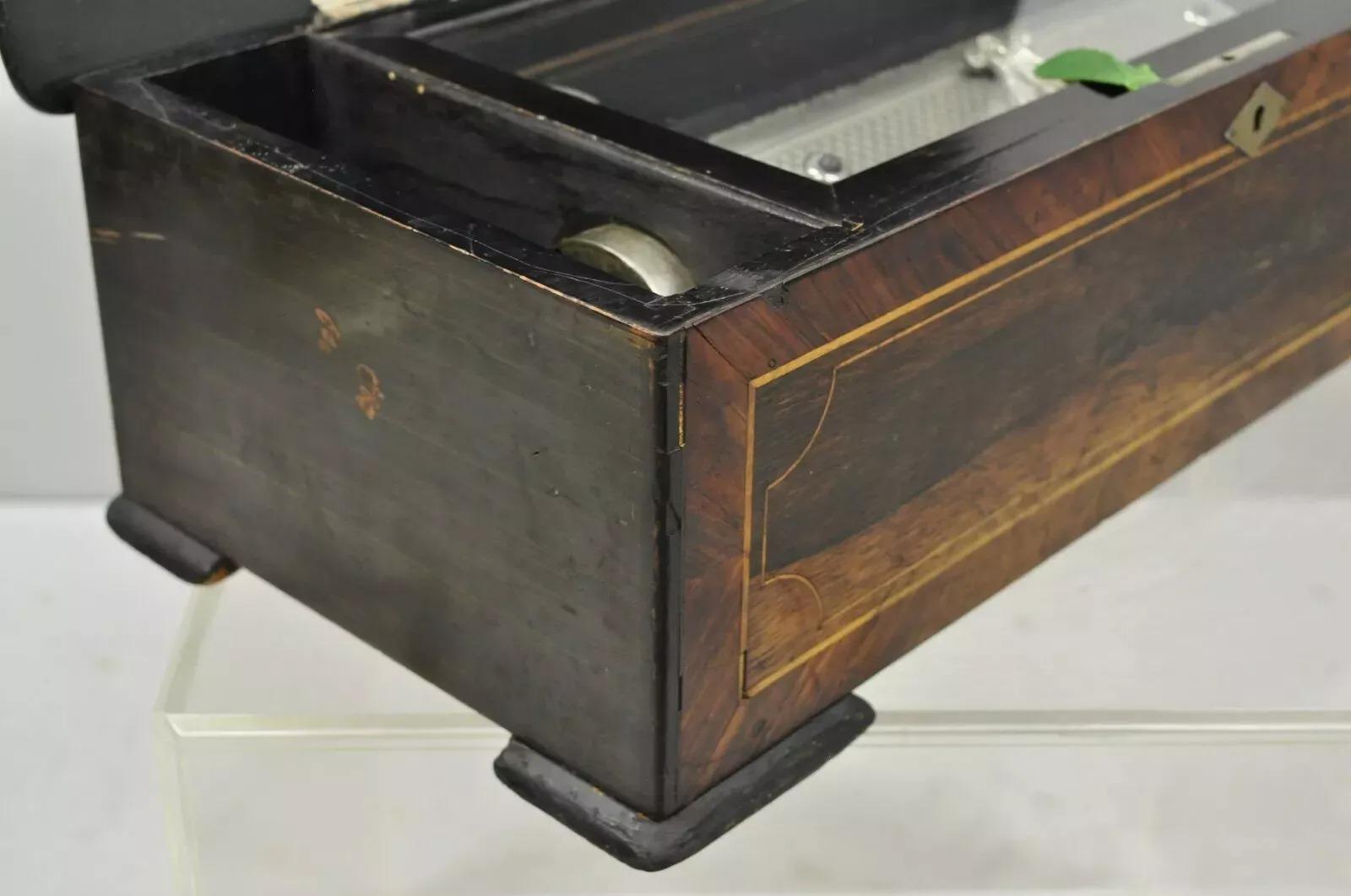Caja de música de cilindro con incrustaciones de marquetería continental suiza antigua de A.V. Bornard en venta 2