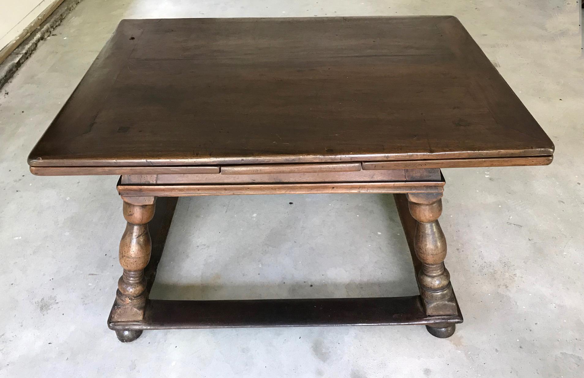 Antique Swiss Draw-Leaf Extension Table In Fair Condition For Sale In Atlanta, GA