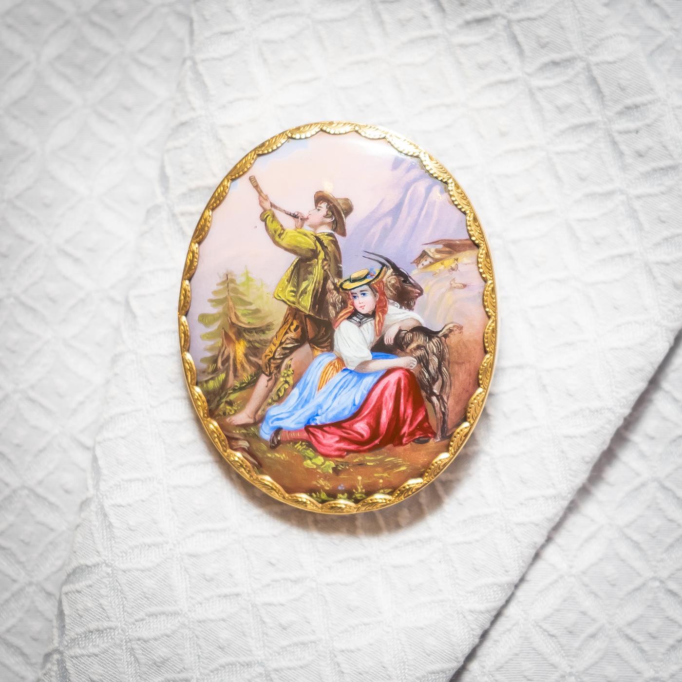 Broche suisse ancienne en émail et or représentant une scène de montagne, vers 1840 Pour femmes en vente