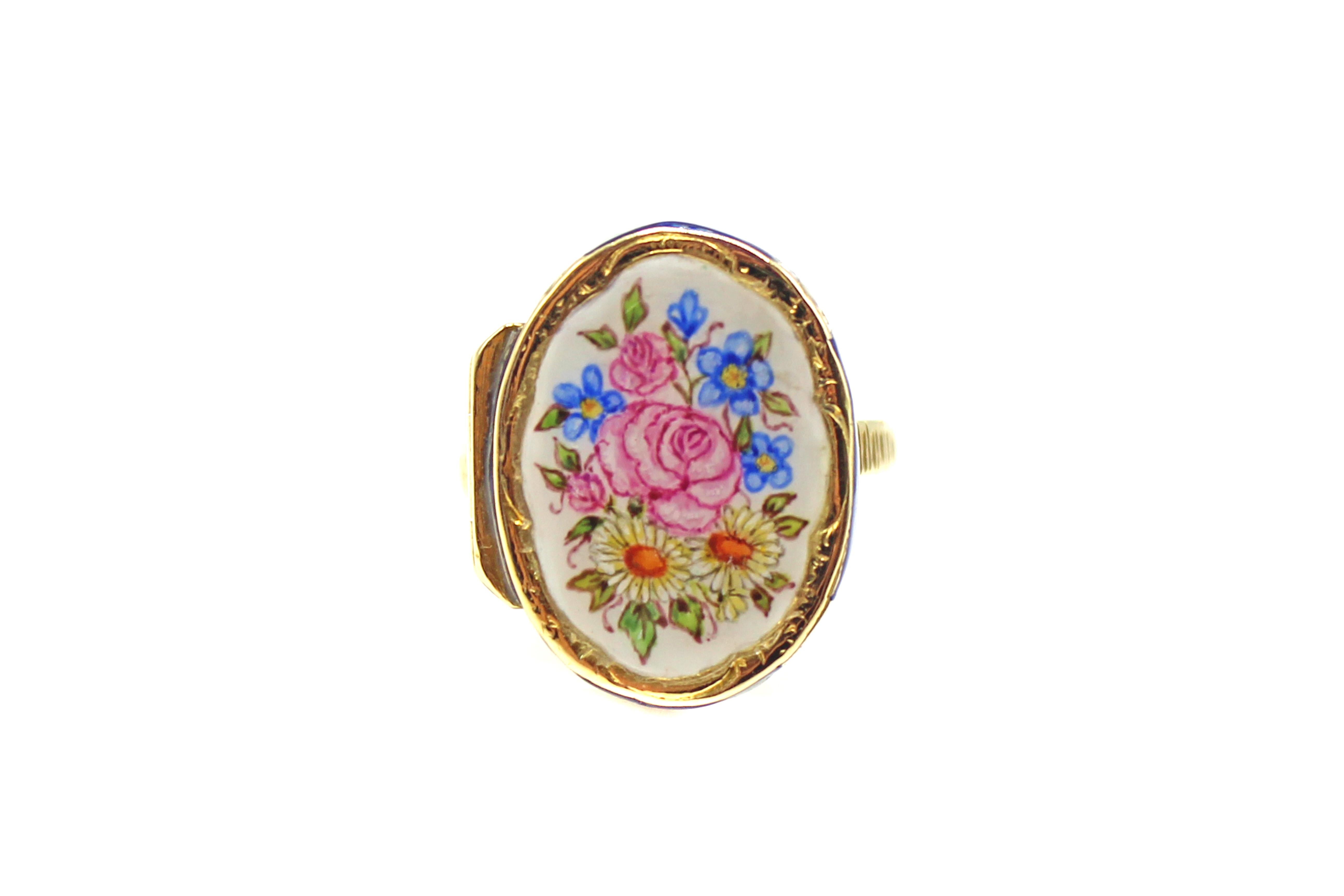This wonderfully hand-crafted antique ring from the early 19th century displays exquisite Swiss enameling on 18 karat yellow gold. The beautiful floral motif on the top and sides of the ring displayed with pastel colors of pink, blue, green and