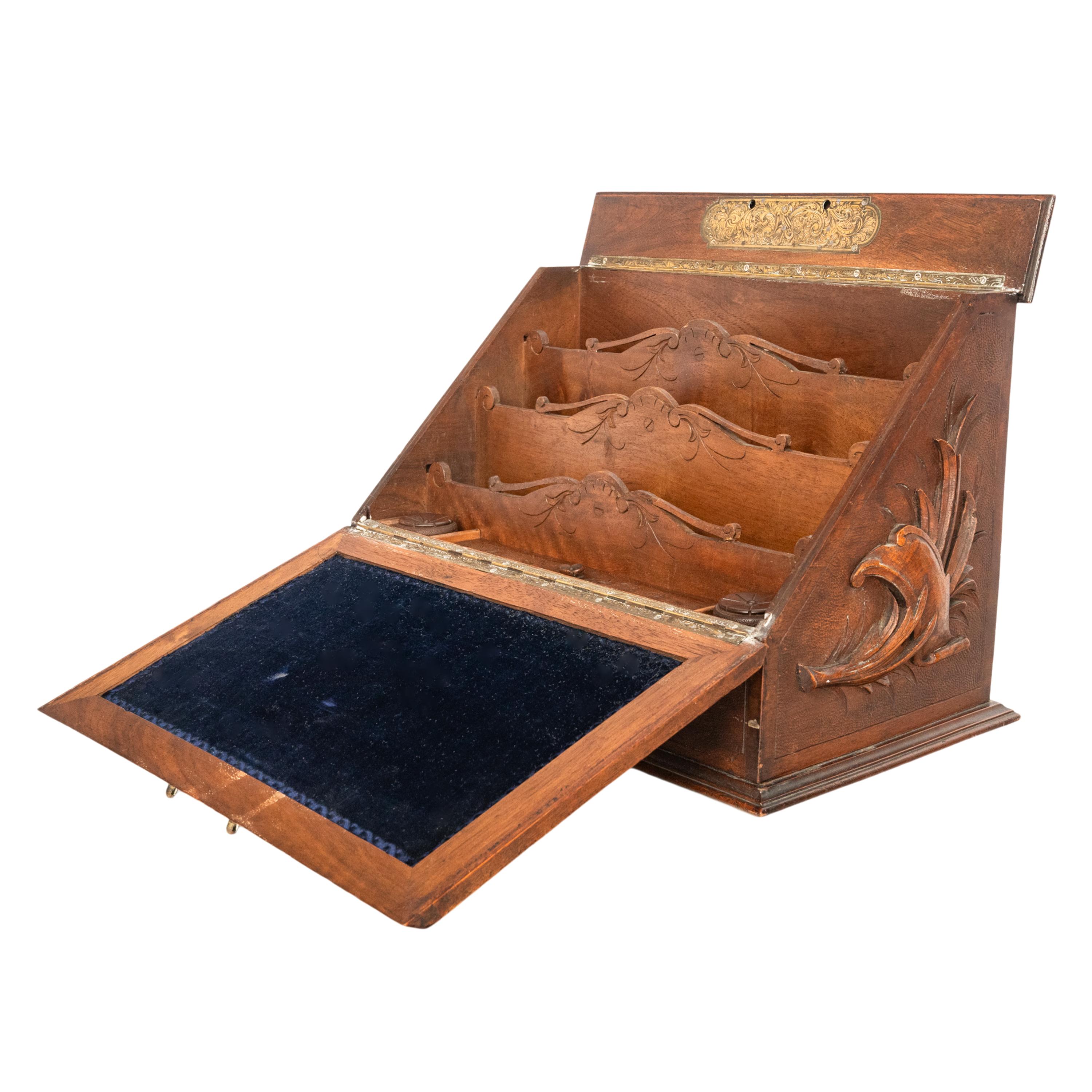 Antike Schweizer Deutsch Black Forest geschnitzt Nussbaum Schreiben Briefkasten Folding Desk im Angebot 1