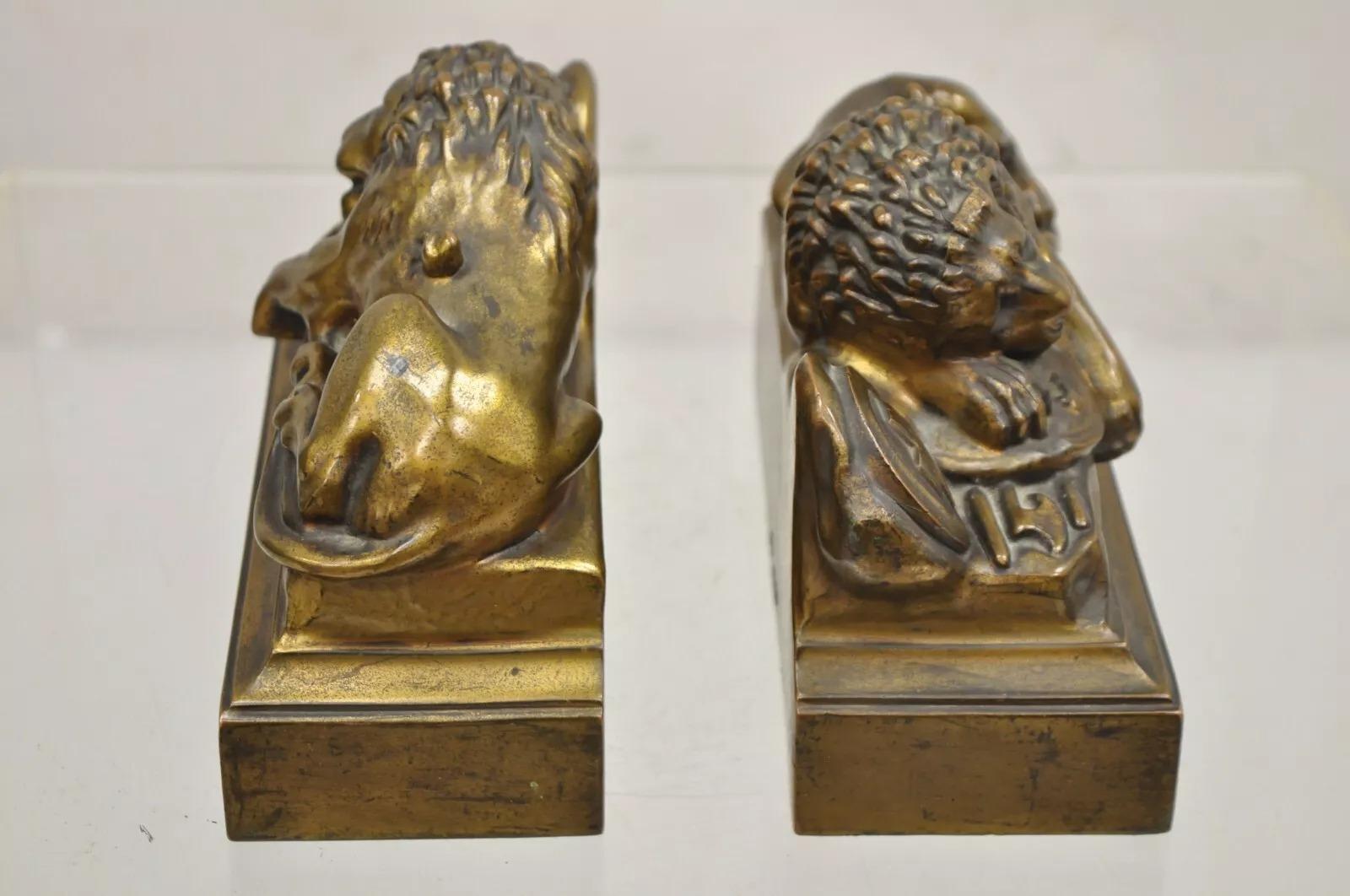 Antico fermalibri in bronzo della Guardia Svizzera Helvetiorum Fidei AC Virtuti 