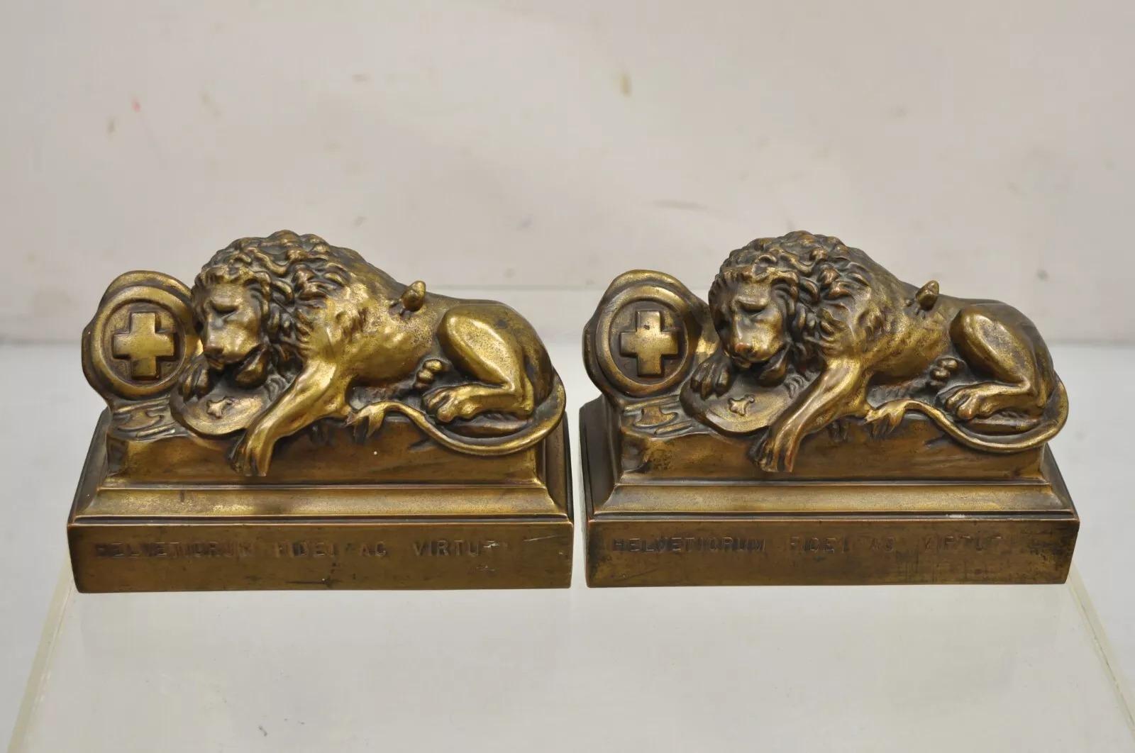 Antico fermalibri in bronzo della Guardia Svizzera Helvetiorum Fidei AC Virtuti 