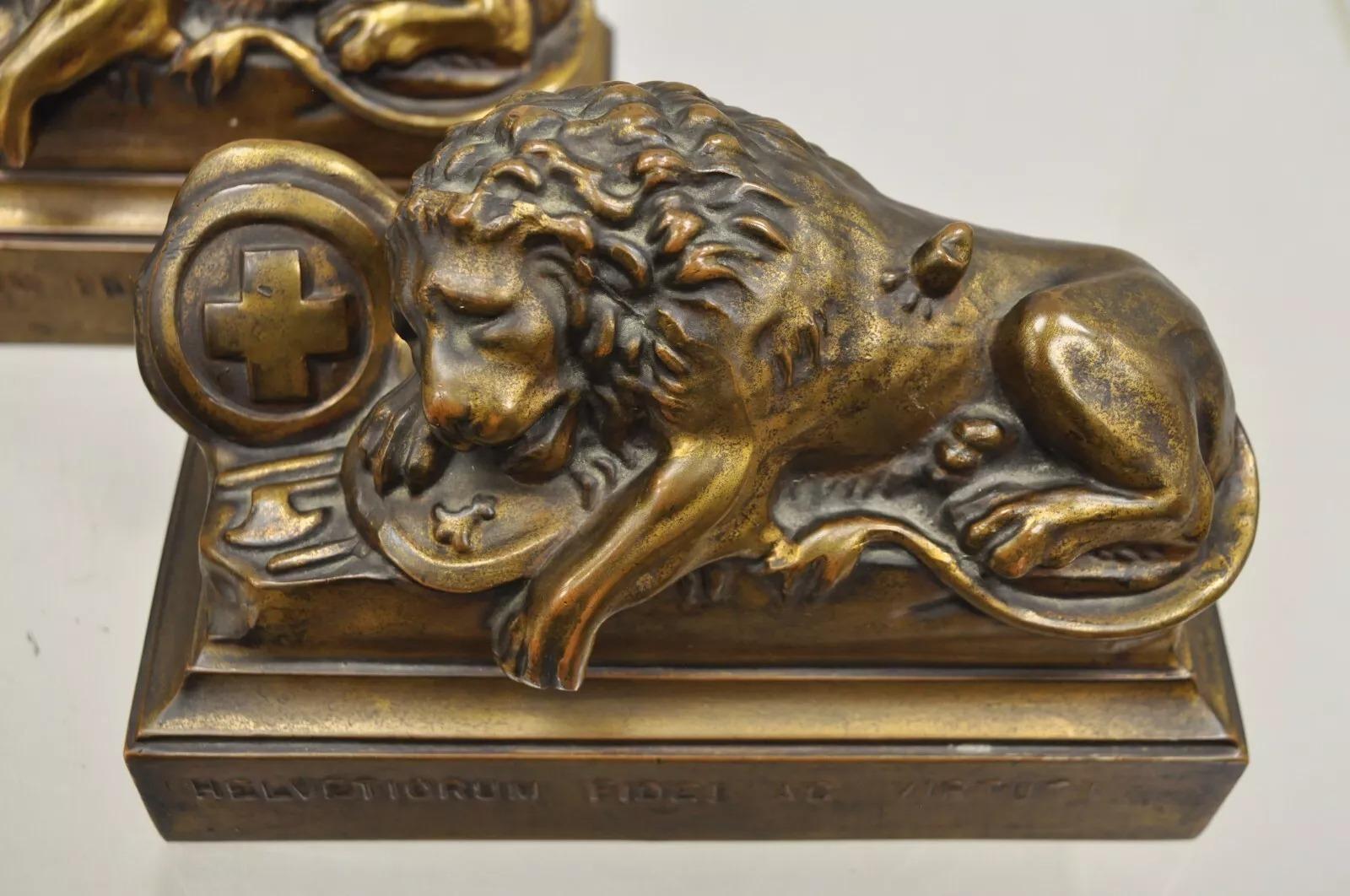 Rinascimento Antico fermalibri in bronzo della Guardia Svizzera Helvetiorum Fidei AC Virtuti 