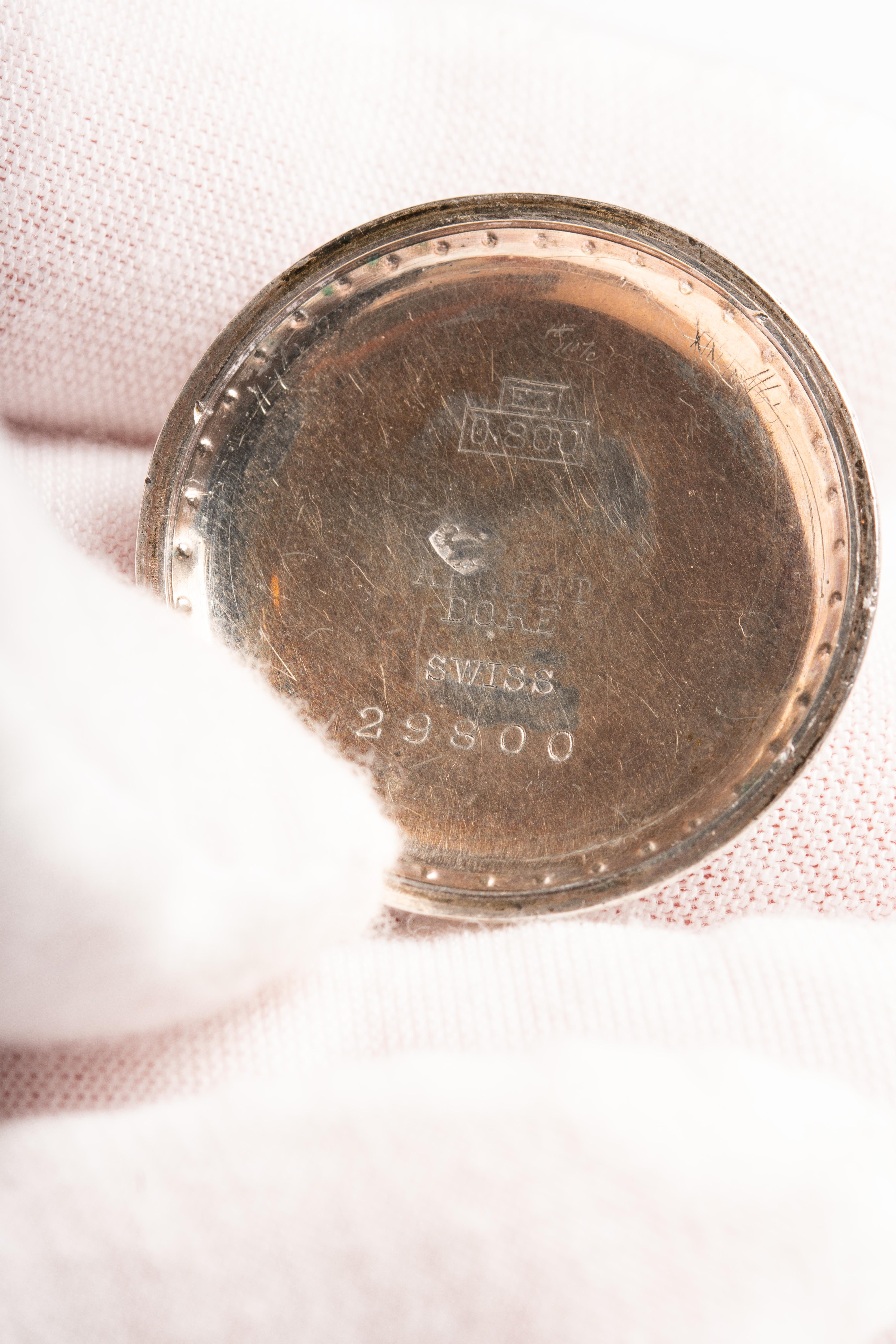 Taille cabochon Pendentif en argent avec émail guilloché et perles, de style suisse ancien en vente