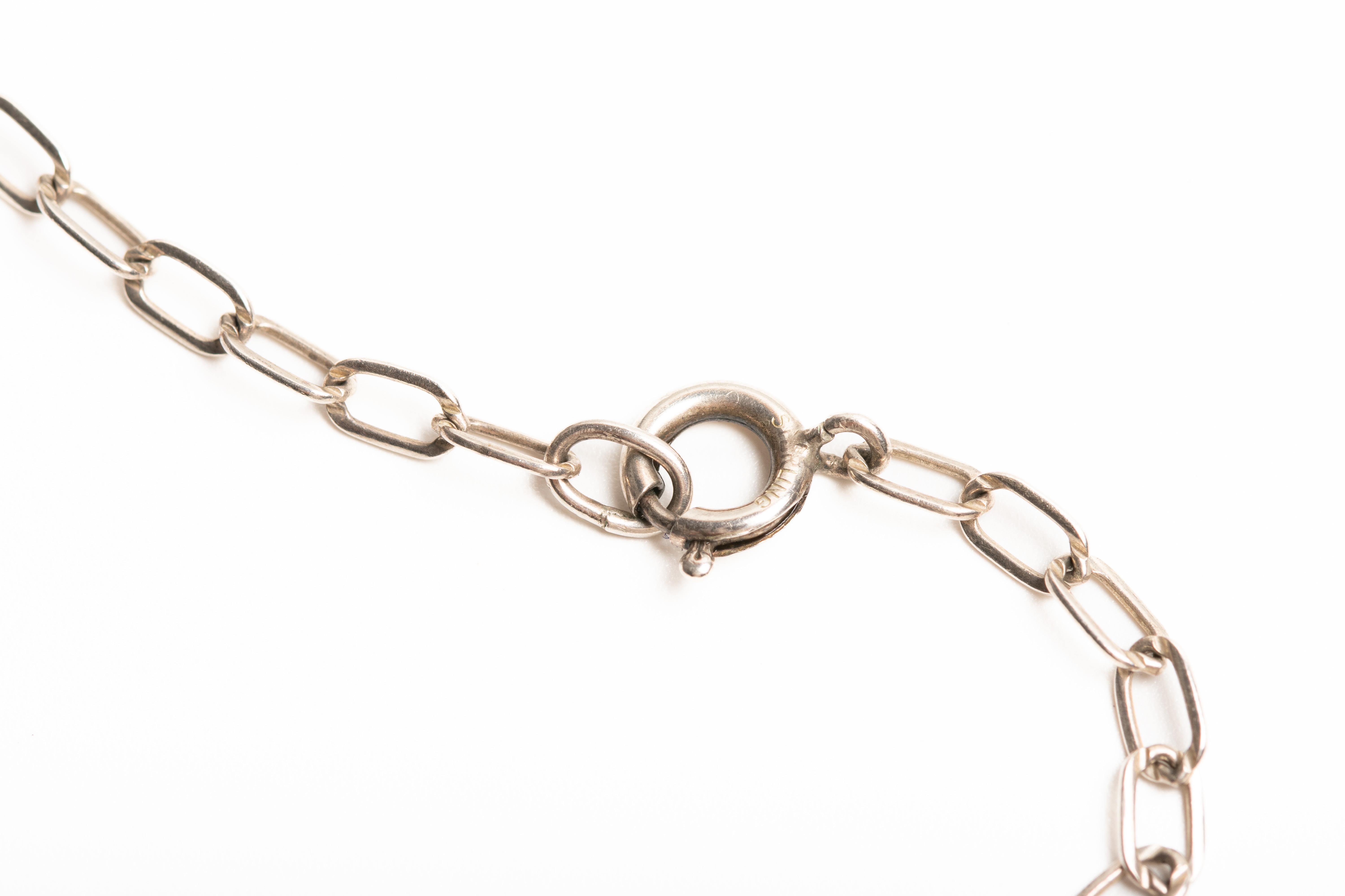 Pendentif en argent avec émail guilloché et perles, de style suisse ancien Pour femmes en vente