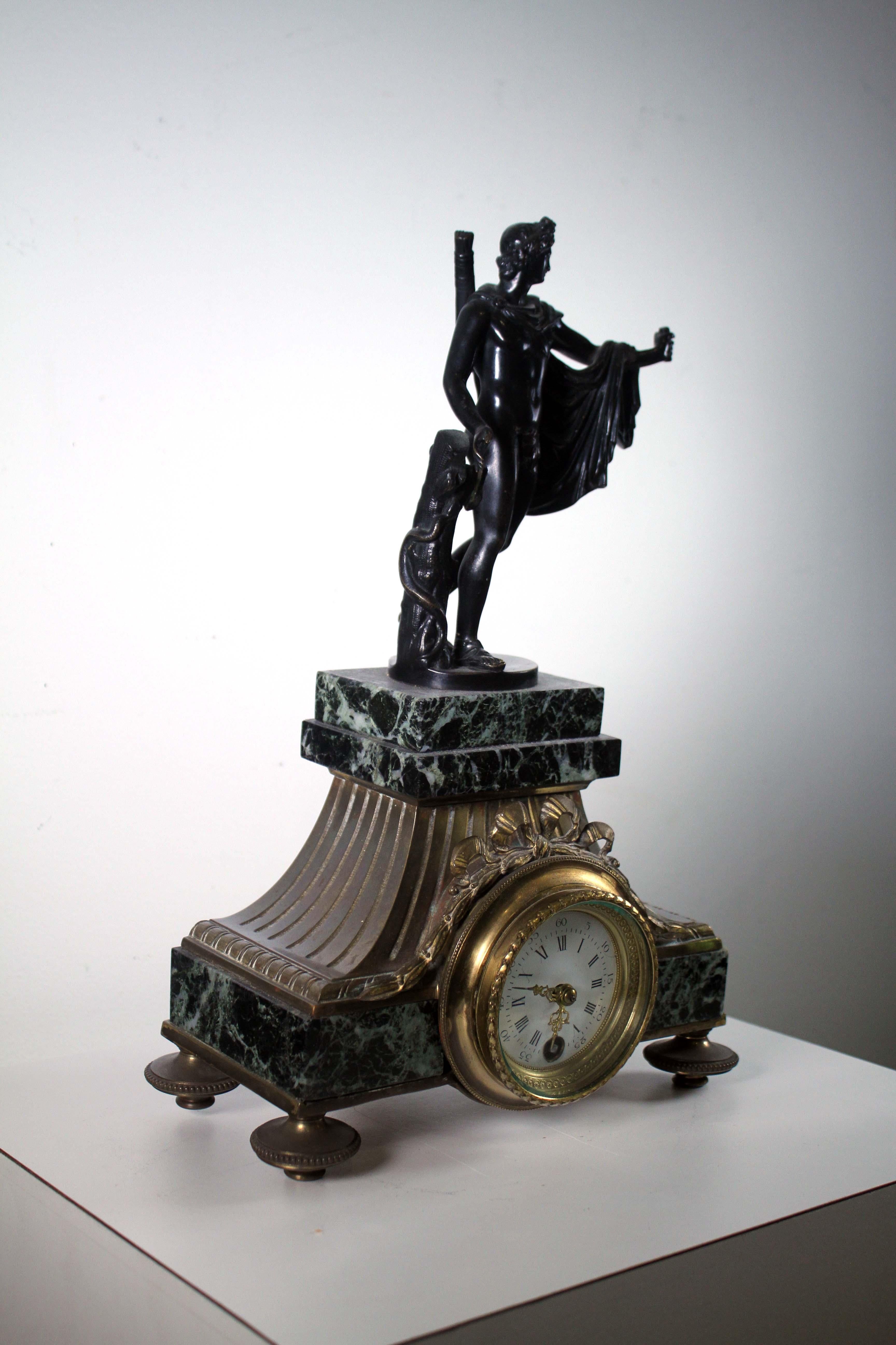 Antike Schweizer Lenzkirich-Uhr aus Eisenbronze, Apollo-Figur, Depose 1388, gestempelt im Zustand „Gut“ im Angebot in Keego Harbor, MI
