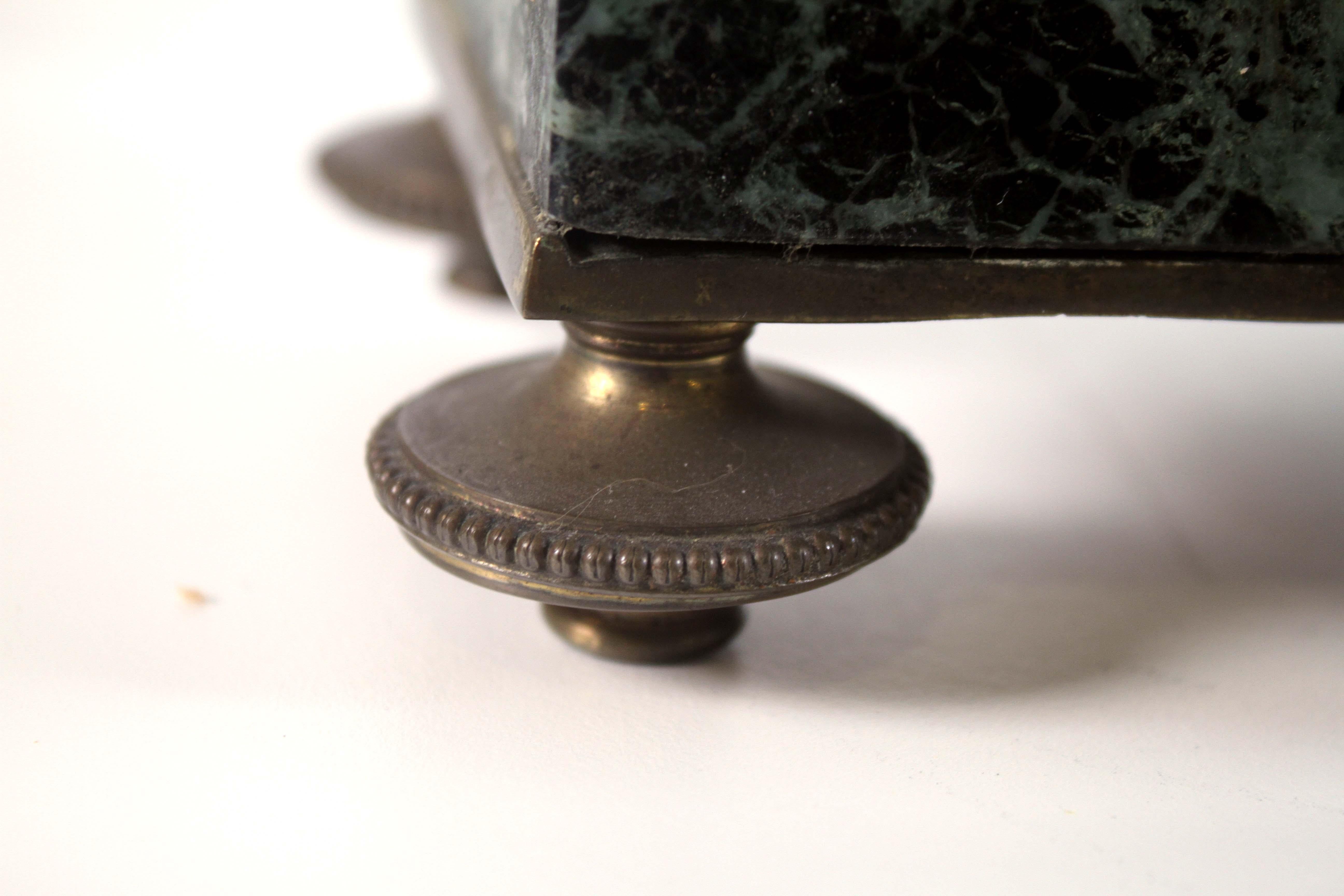 Ancienne horloge suisse Lenzkirich en fer et bronze représentant l'Apollon, estampillée 1388 en vente 3