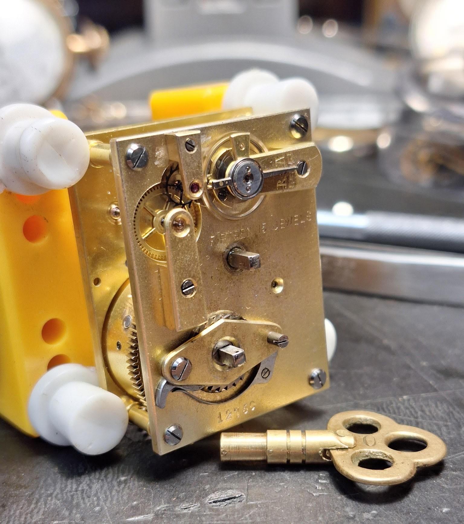 Antico orologio da carrozza svizzero in miniatura in argento dorato e smalto Art Nouveau 1910 in vendita 13