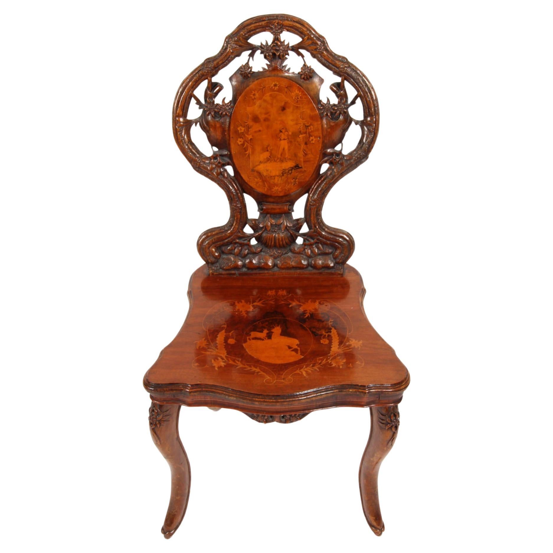 Silla antigua con incrustaciones de marquetería de nogal suizo S. XIX