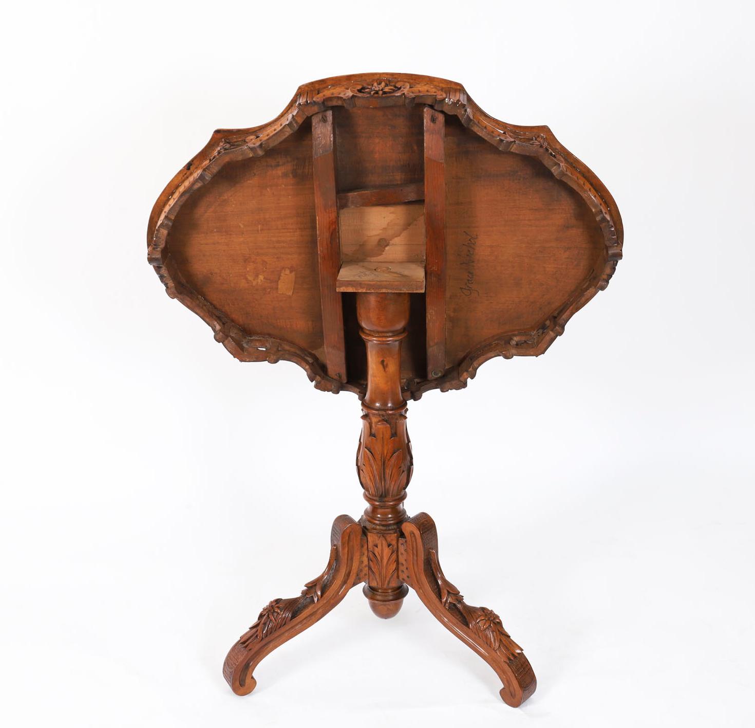 Antique Swiss Walnut Marquetry Occasional Table 19th Century en vente 8