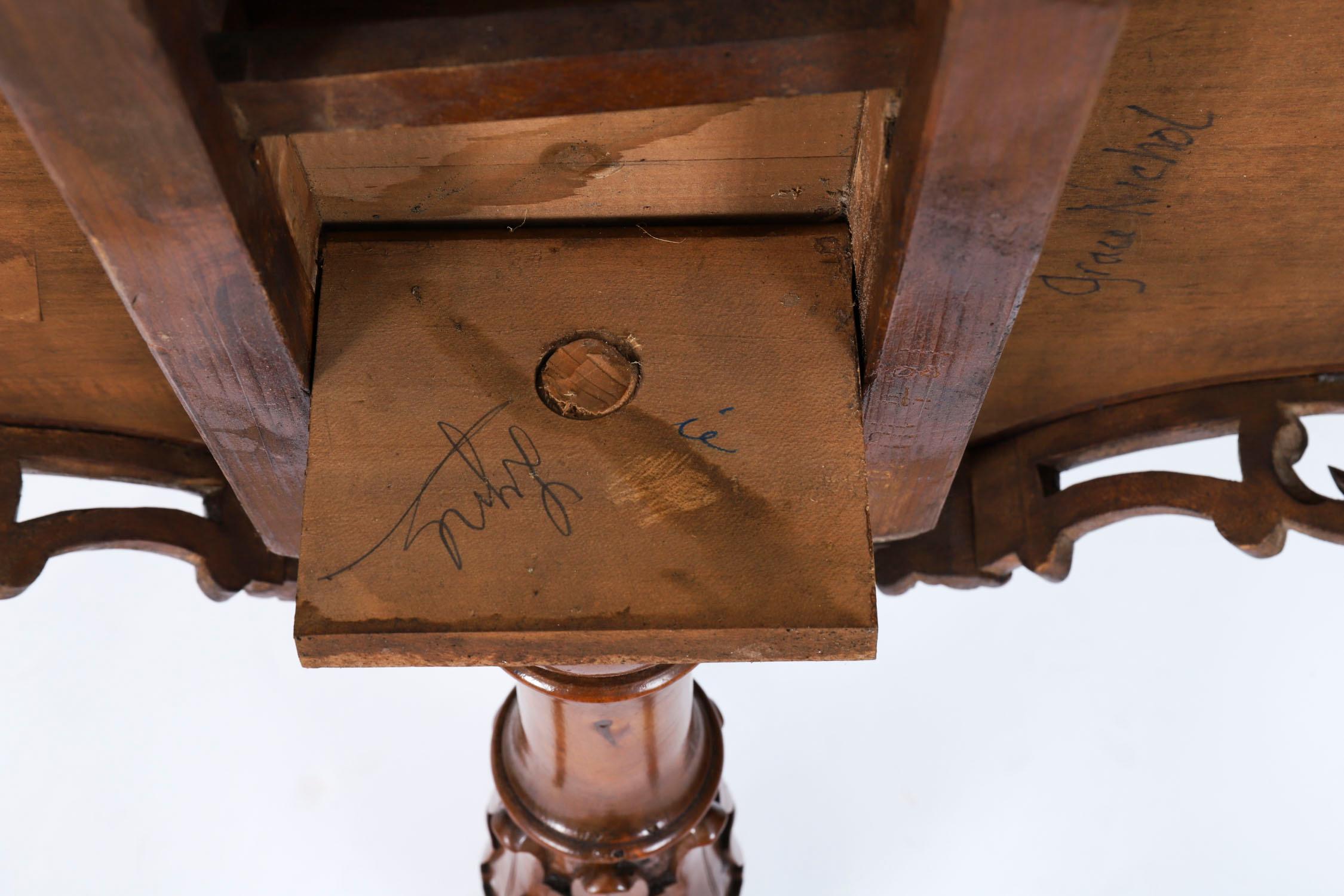 Antique Swiss Walnut Marquetry Occasional Table 19th Century en vente 9