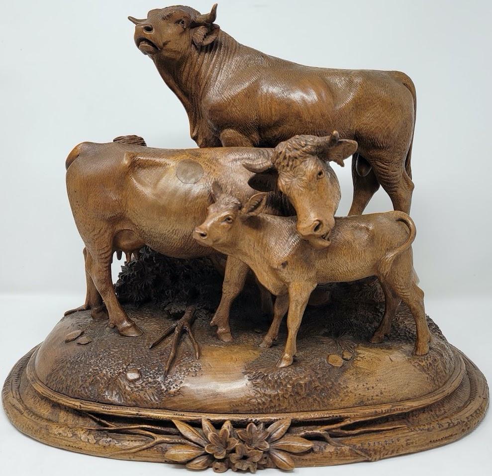 Antique Swiss carved Family of cows, Circa 1880-1900.
Exceptional Art of wood-carving.
