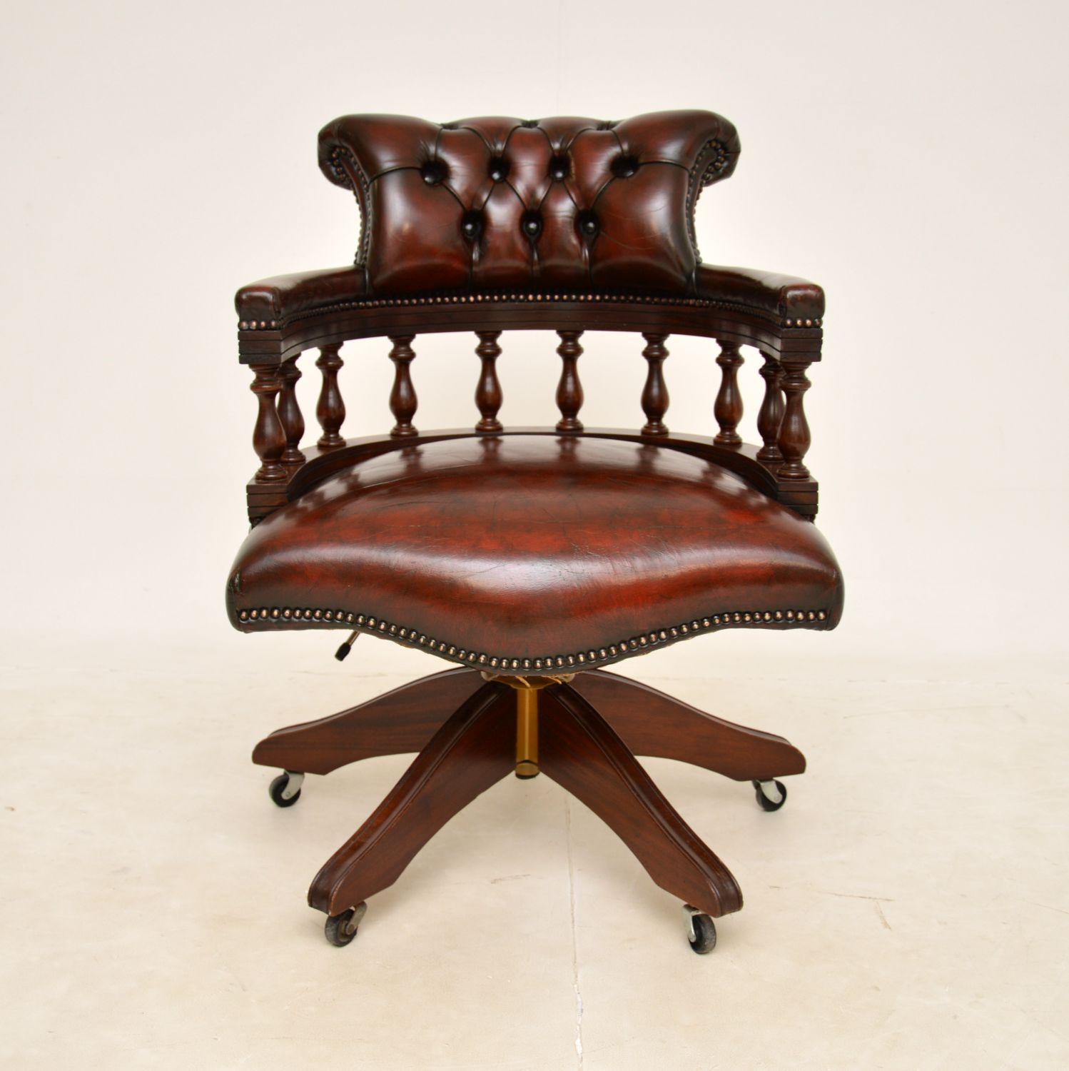 A smart and very comfortable antique Victorian style desk chair. This was made in England, it dates from around the 1960’s.

It is of superb quality and is very comfortable. It swivels smoothly, rolls on casters and the height can be