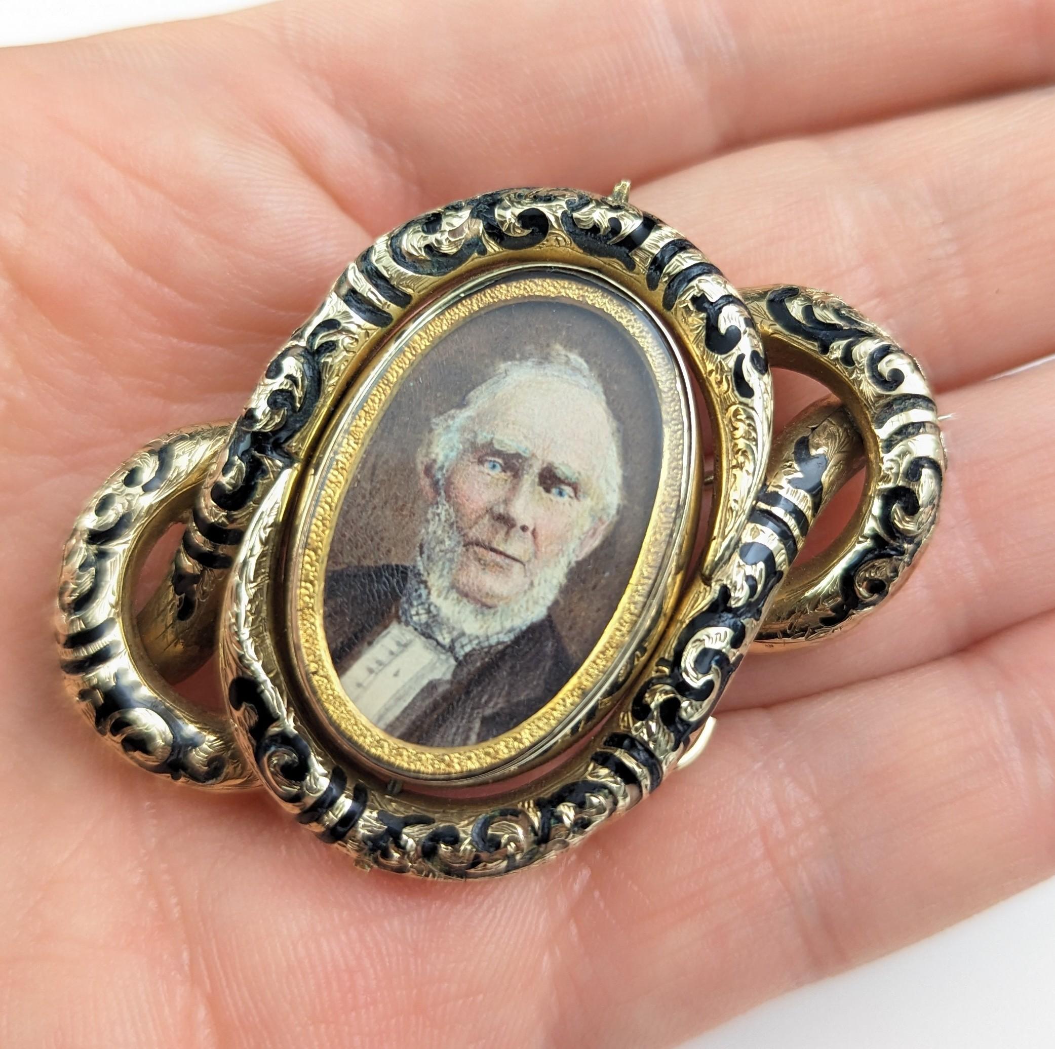 Antique Swivel Mourning Brooch pendant, 15k gold and black enamel  For Sale 1