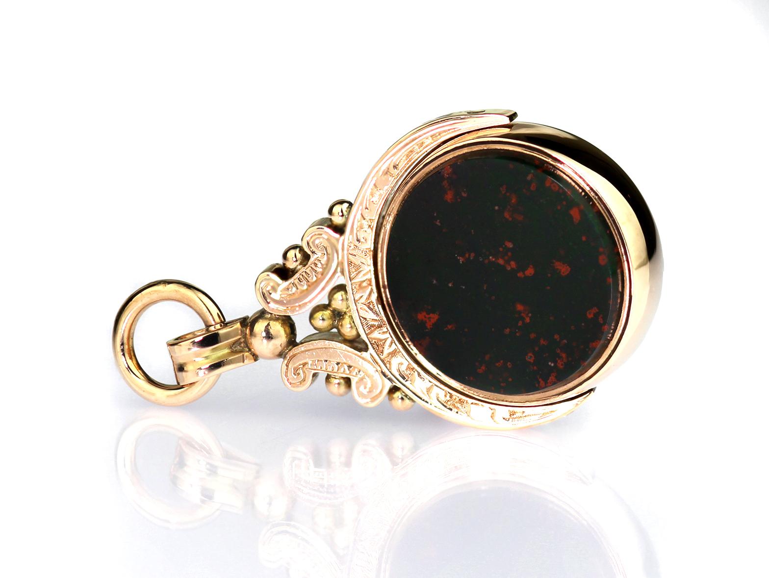 Cabochon Antico ciondolo/bracciale a forma di sigillo girevole in corniola e pietra sanguigna con marchio britannico in vendita
