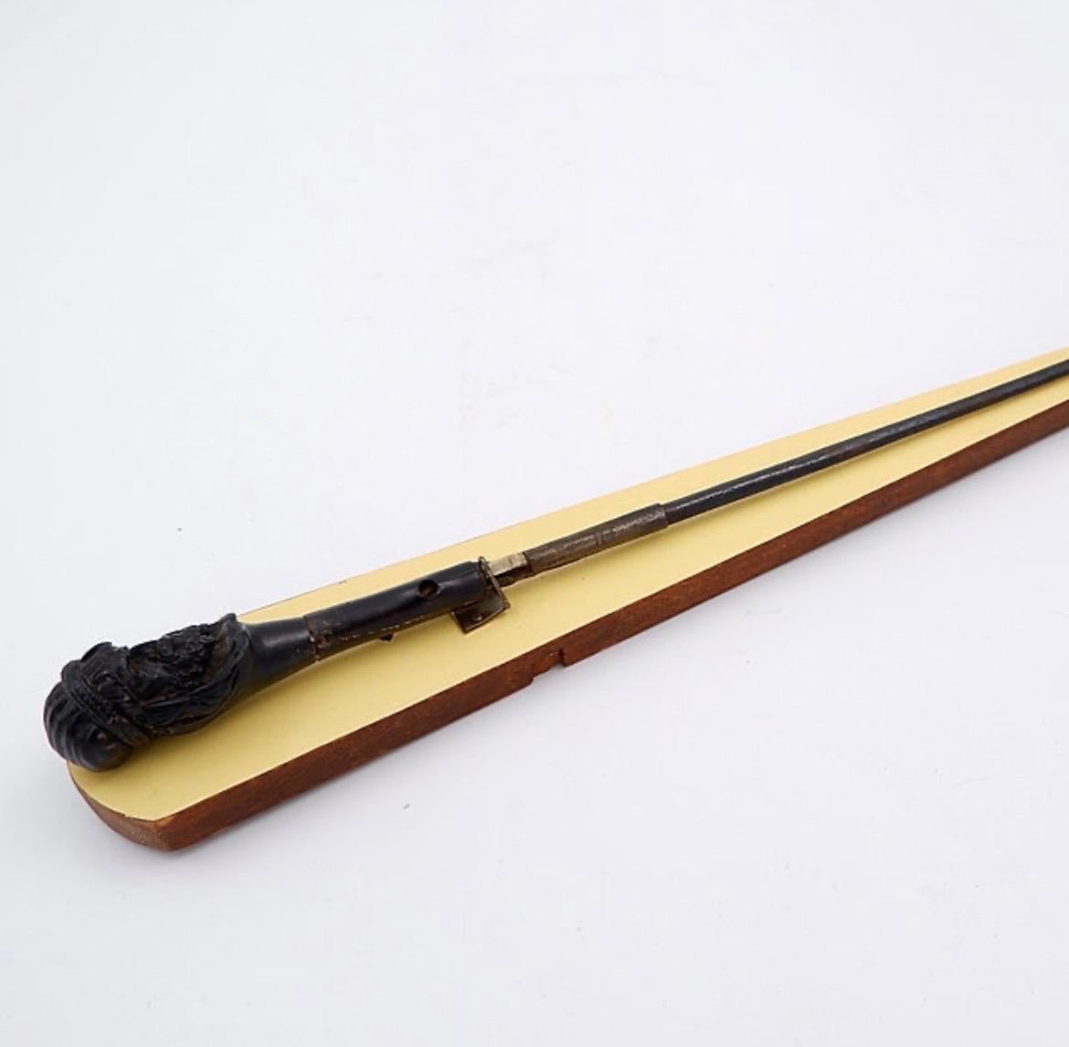 Ancien bâton de sabre avec tête sculptée en vente 4