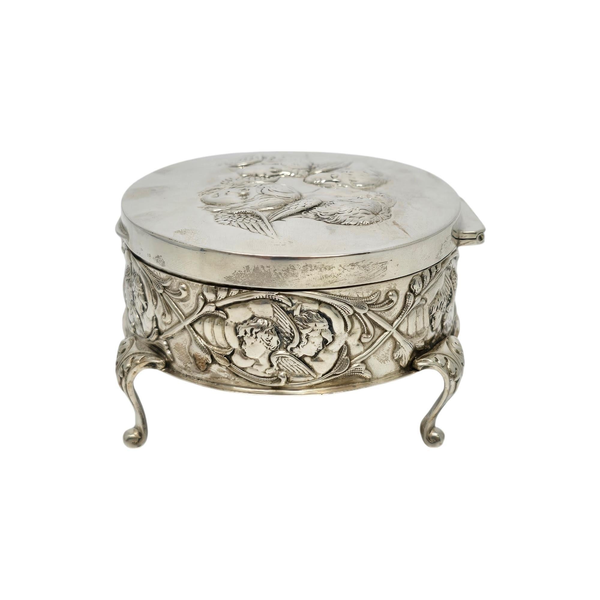 Antico Synyer & Beddoes Inghilterra Argento Sterling Angel Oval Footed Box #19863 In condizioni buone in vendita a Washington Depot, CT