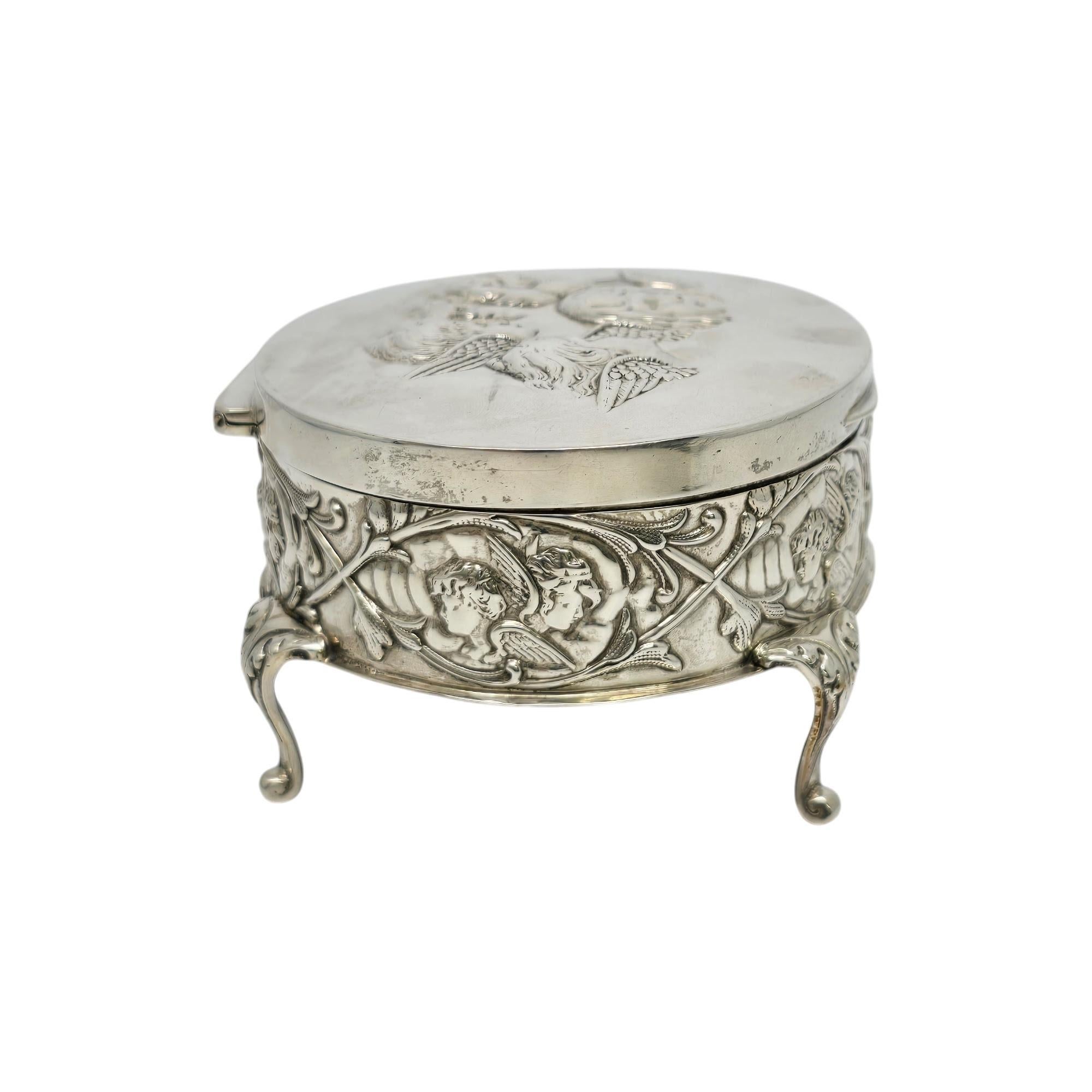 Antico Synyer & Beddoes Inghilterra Argento Sterling Angel Oval Footed Box #19863 in vendita 1