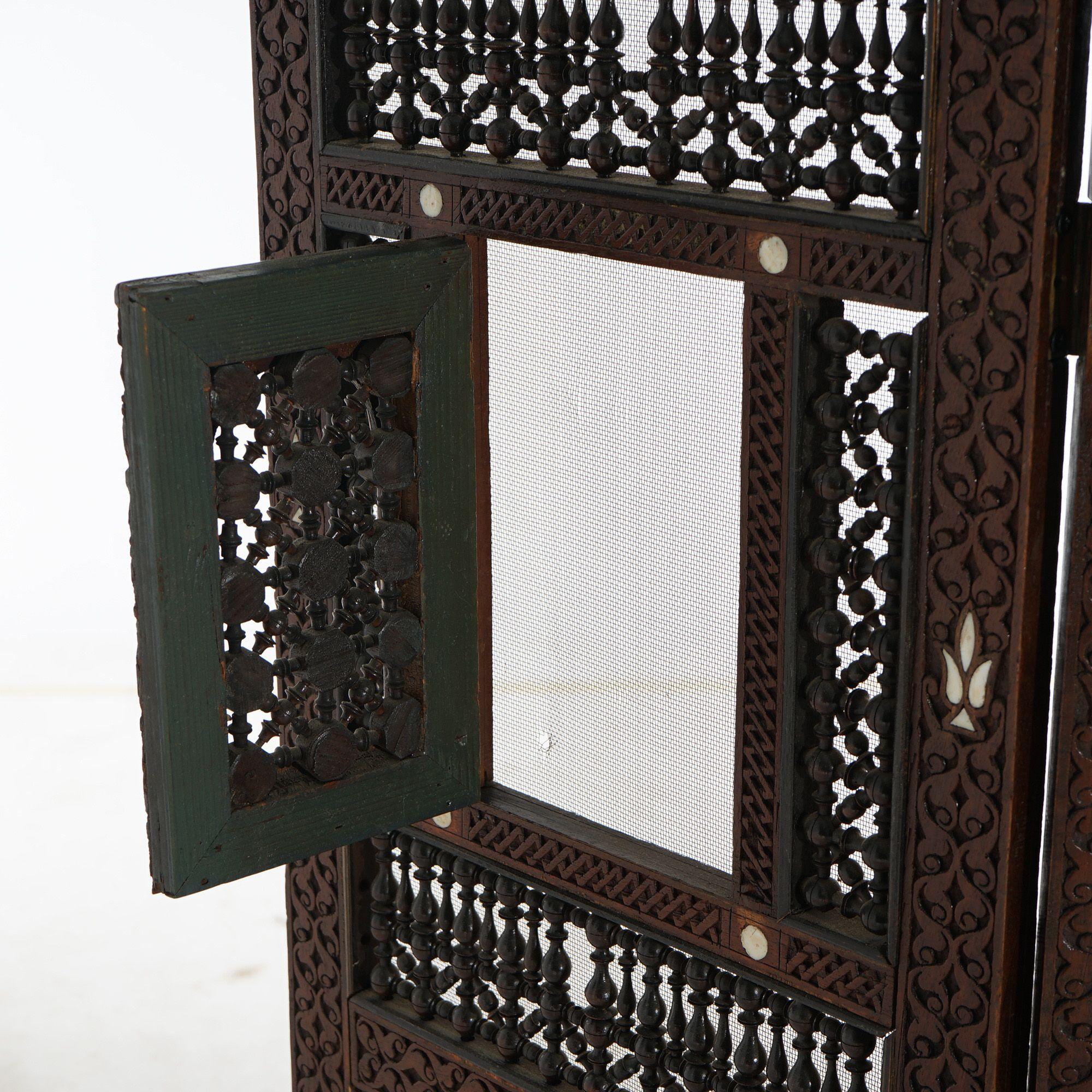 Antique Syrian Carved Hardwood & Mother of Pearl Screen with Crescent Moon 19thC In Good Condition In Big Flats, NY