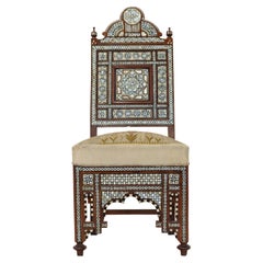Chaises anciennes en marqueterie syrienne, noyer, tapisserie d'origine, fin du 19e siècle