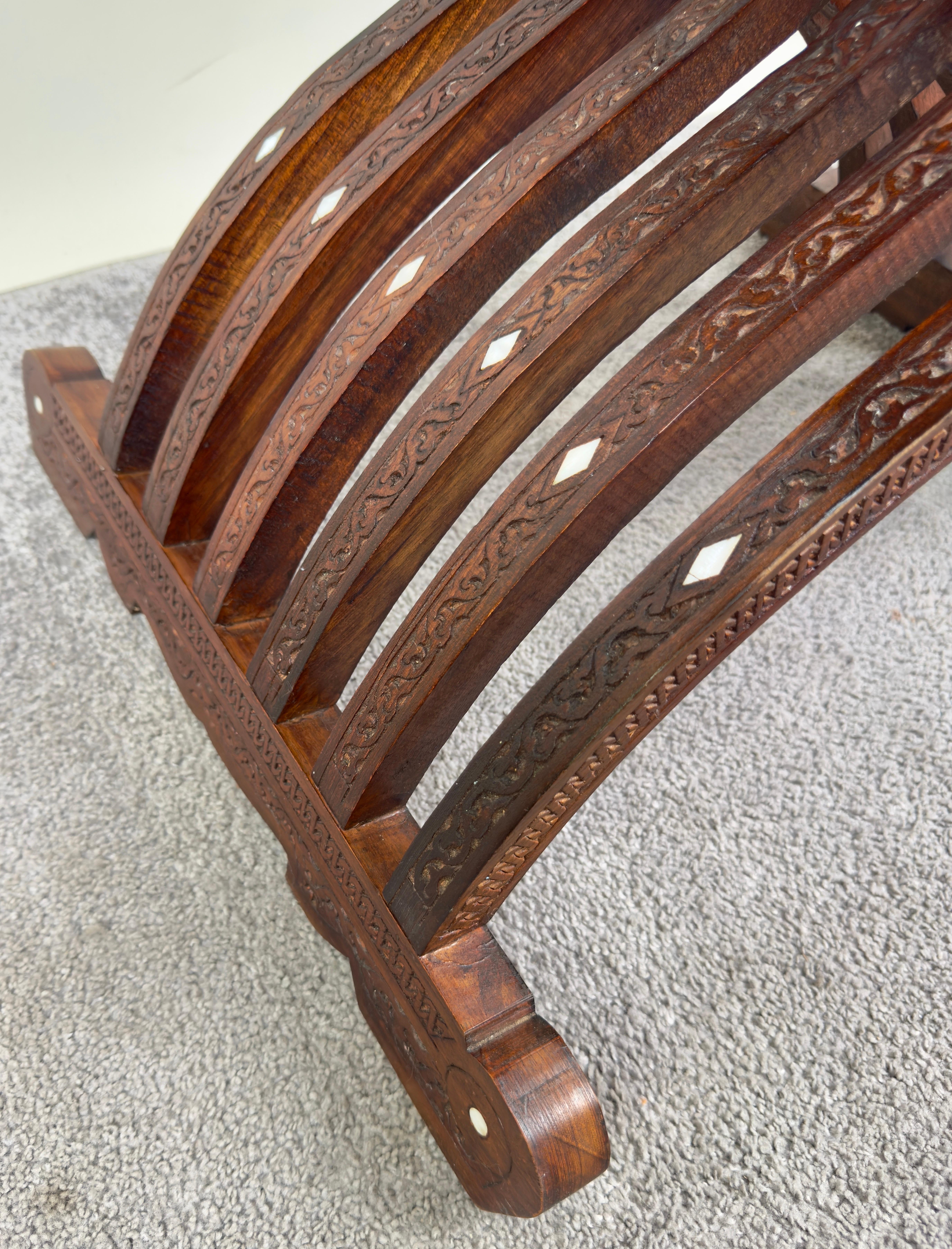 Ancienne paire de fauteuils trône en nacre de Savonarola Curule syrienne incrustée, une paire en vente 5