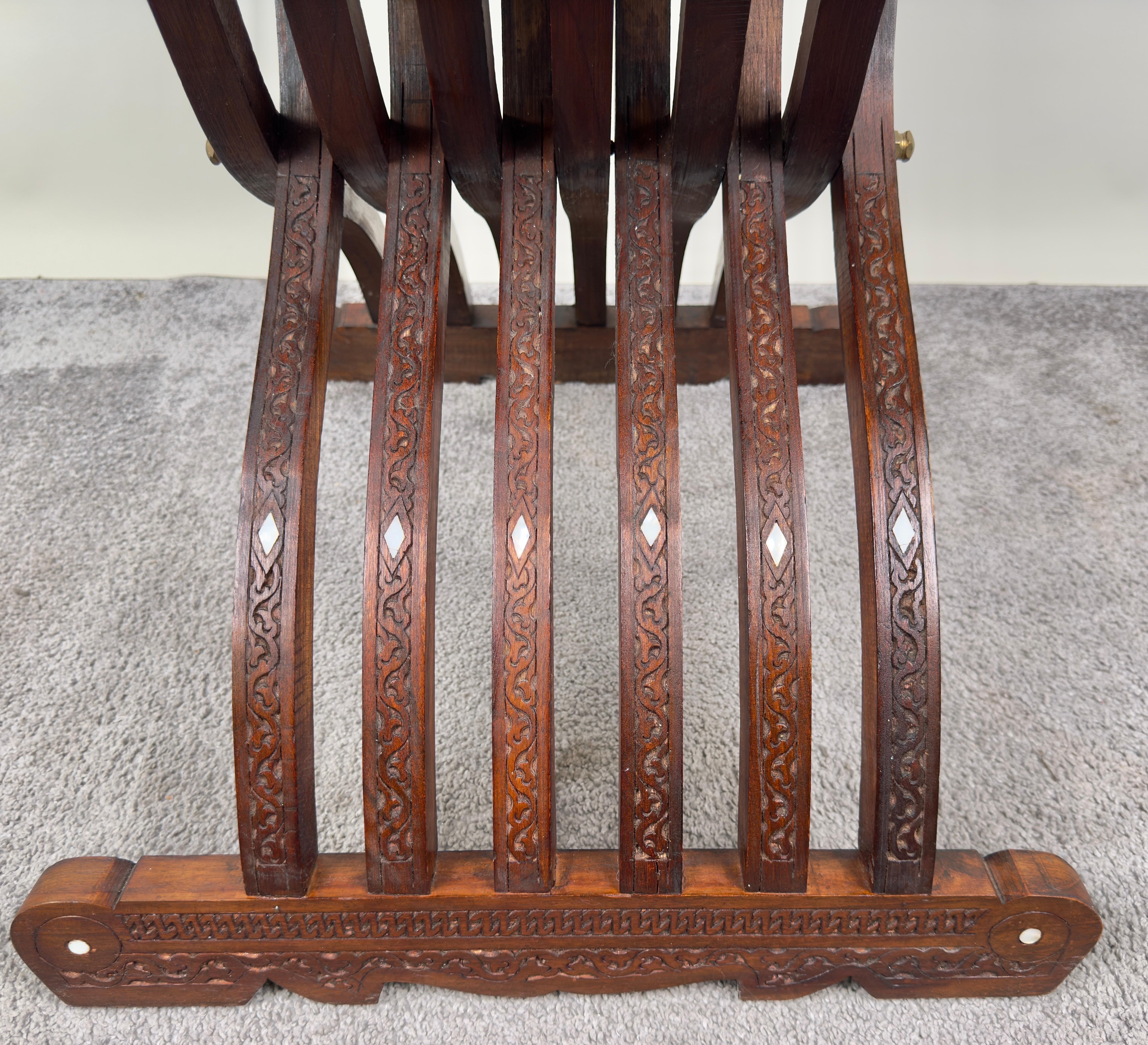 Ancienne paire de fauteuils trône en nacre de Savonarola Curule syrienne incrustée, une paire en vente 11