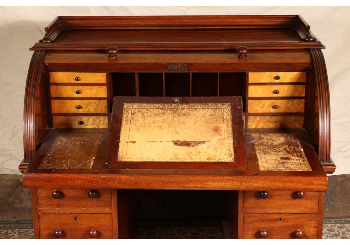 Antiguo T. Wallis And Co. Escritorio de caoba London Roll Top para restaurar en venta 1