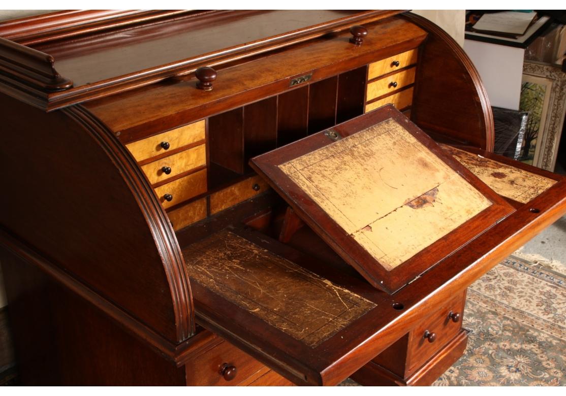 Antiguo T. Wallis And Co. Escritorio de caoba London Roll Top para restaurar en venta 2