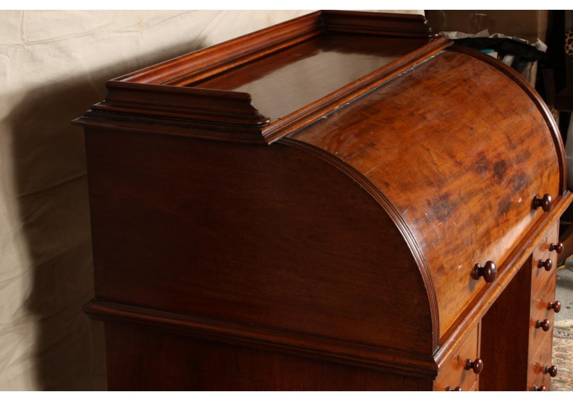 Antiguo T. Wallis And Co. Escritorio de caoba London Roll Top para restaurar en venta 6