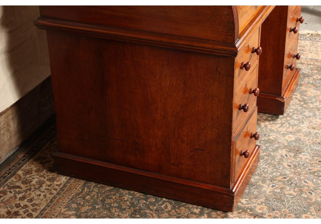 Antiguo T. Wallis And Co. Escritorio de caoba London Roll Top para restaurar en venta 7