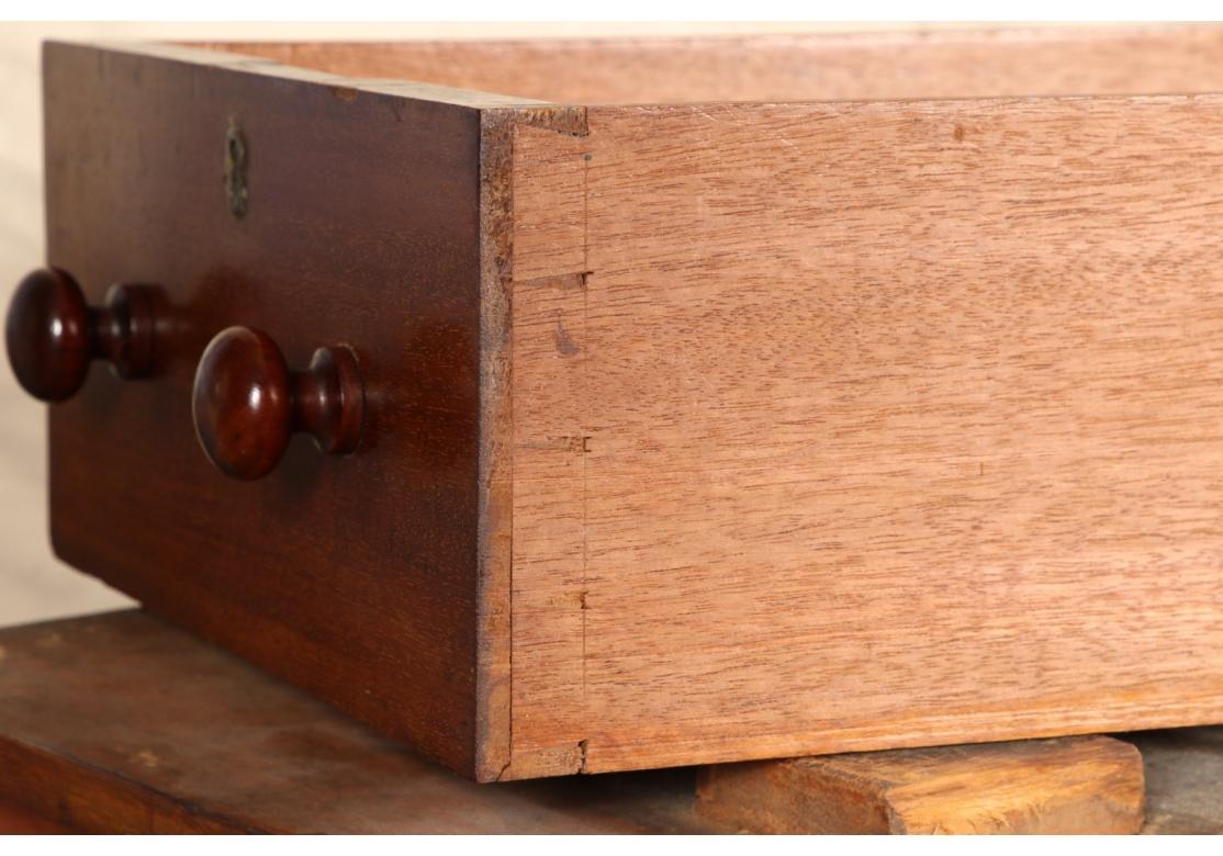 Antiguo T. Wallis And Co. Escritorio de caoba London Roll Top para restaurar en venta 8