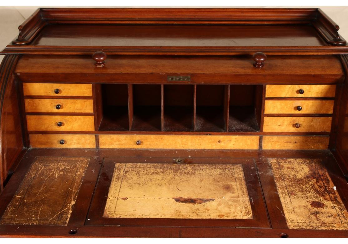 Antiguo T. Wallis And Co. Escritorio de caoba London Roll Top para restaurar Victoriano en venta