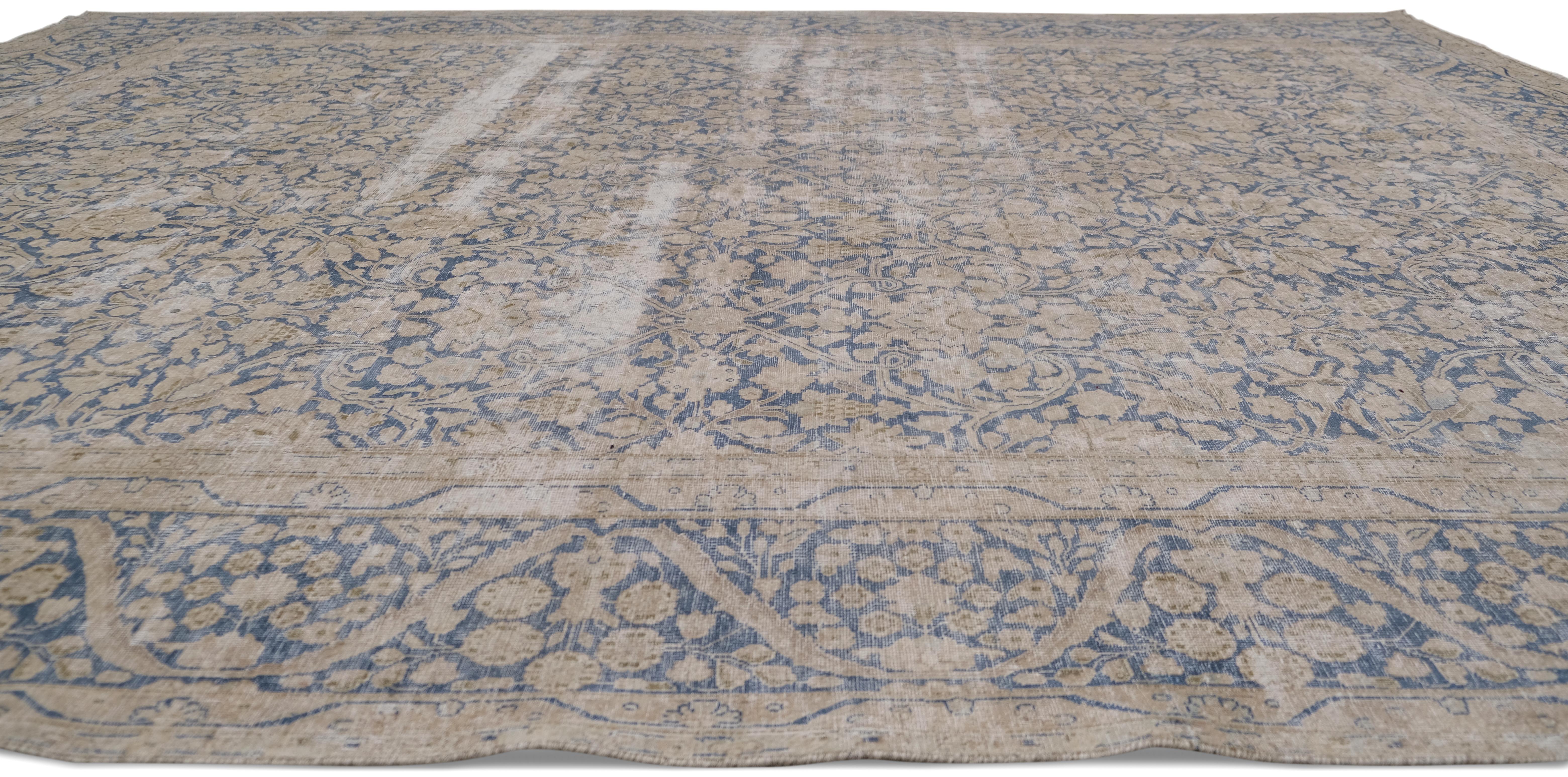Antiker Tabirz weicher blauer und elfenbeinfarbener Wollteppich 9'4''x12'7'' um 1920 (Tabriz) im Angebot