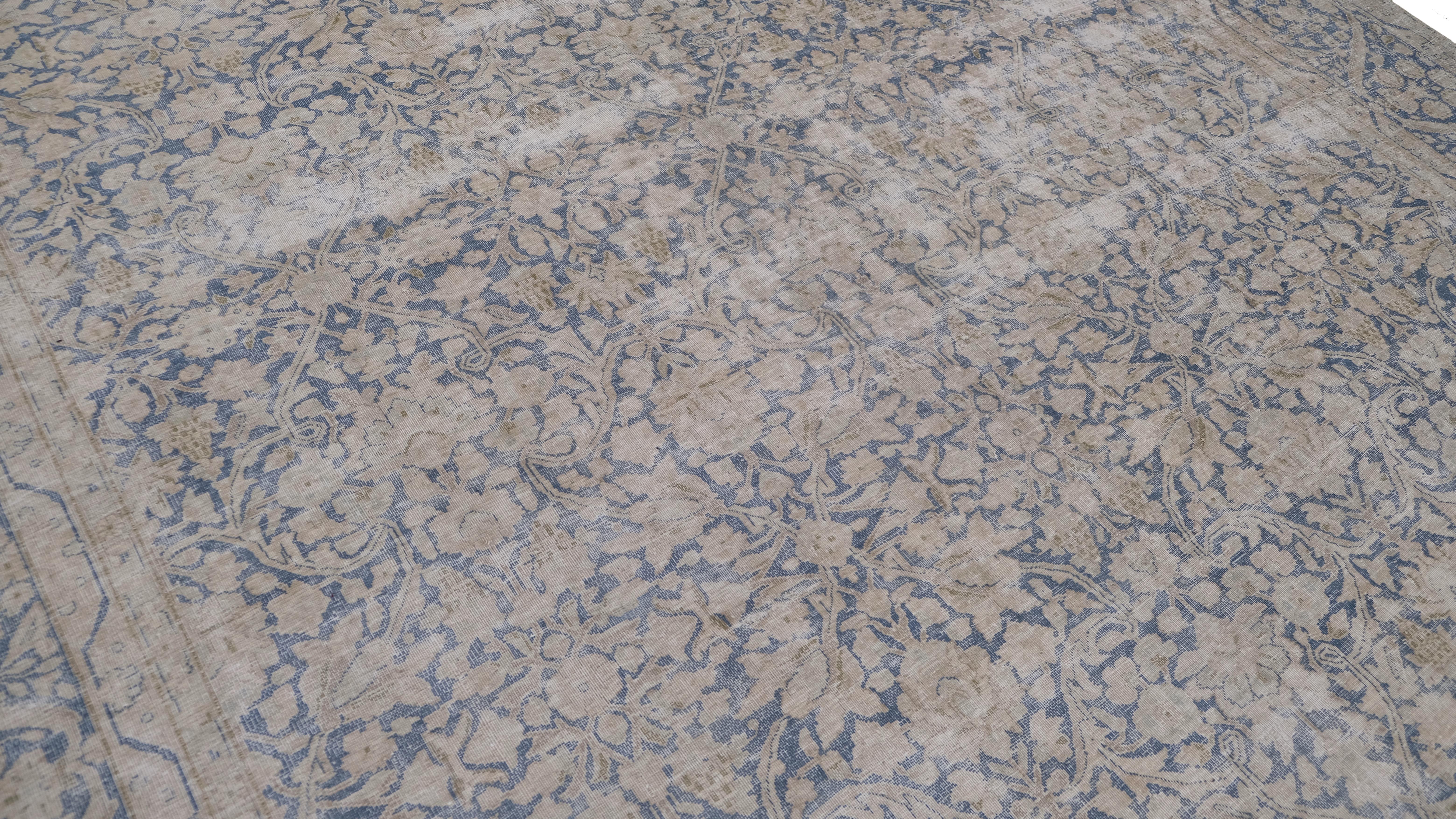 Antiker Tabirz weicher blauer und elfenbeinfarbener Wollteppich 9'4''x12'7'' um 1920 (Handgeknüpft) im Angebot