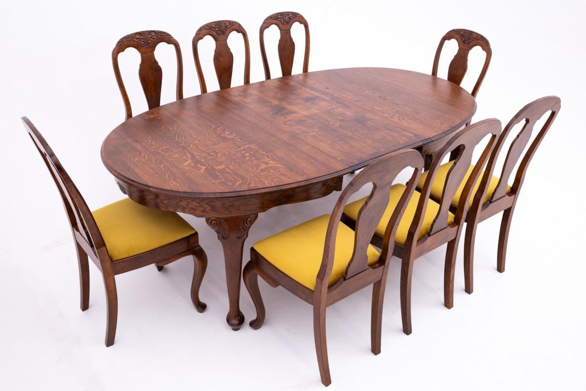 Antique table + 8 chairs, Northern Europe, circa 1920. AFTER RENOVATION For Sale 4