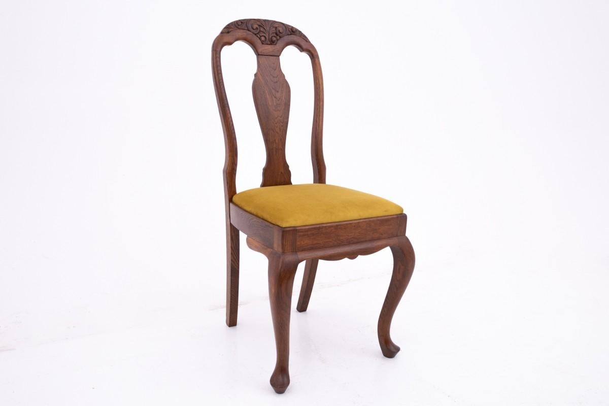 Début du 20ème siècle Table ancienne + 8 chaises, Europe du Nord, vers 1920. APRÈS RÉNOVATION en vente
